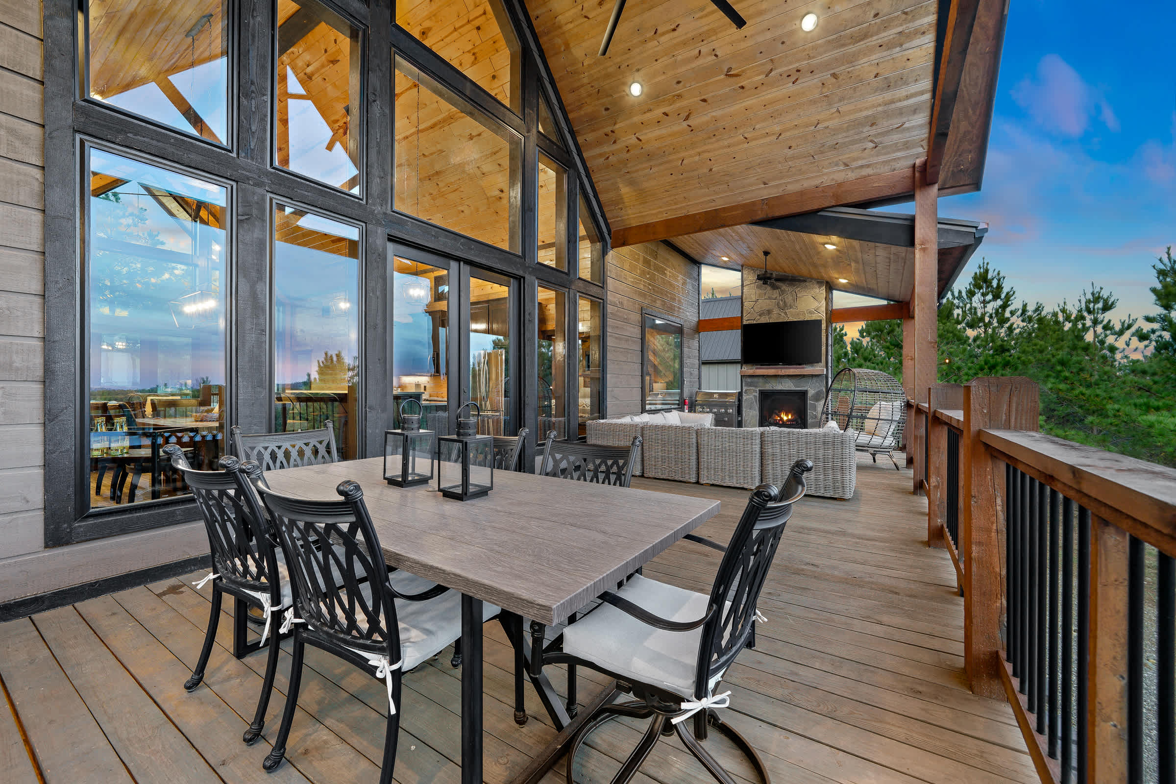 New! Cave Table Road! Fun Views! Hot Tub! Firepit!