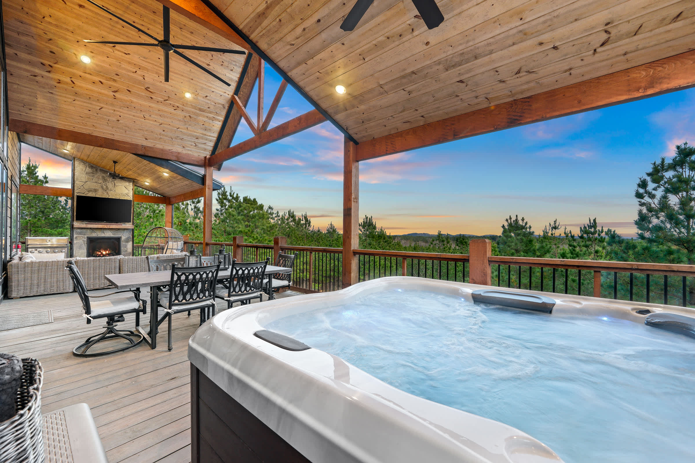 New! Cave Table Road! Fun Views! Hot Tub! Firepit!