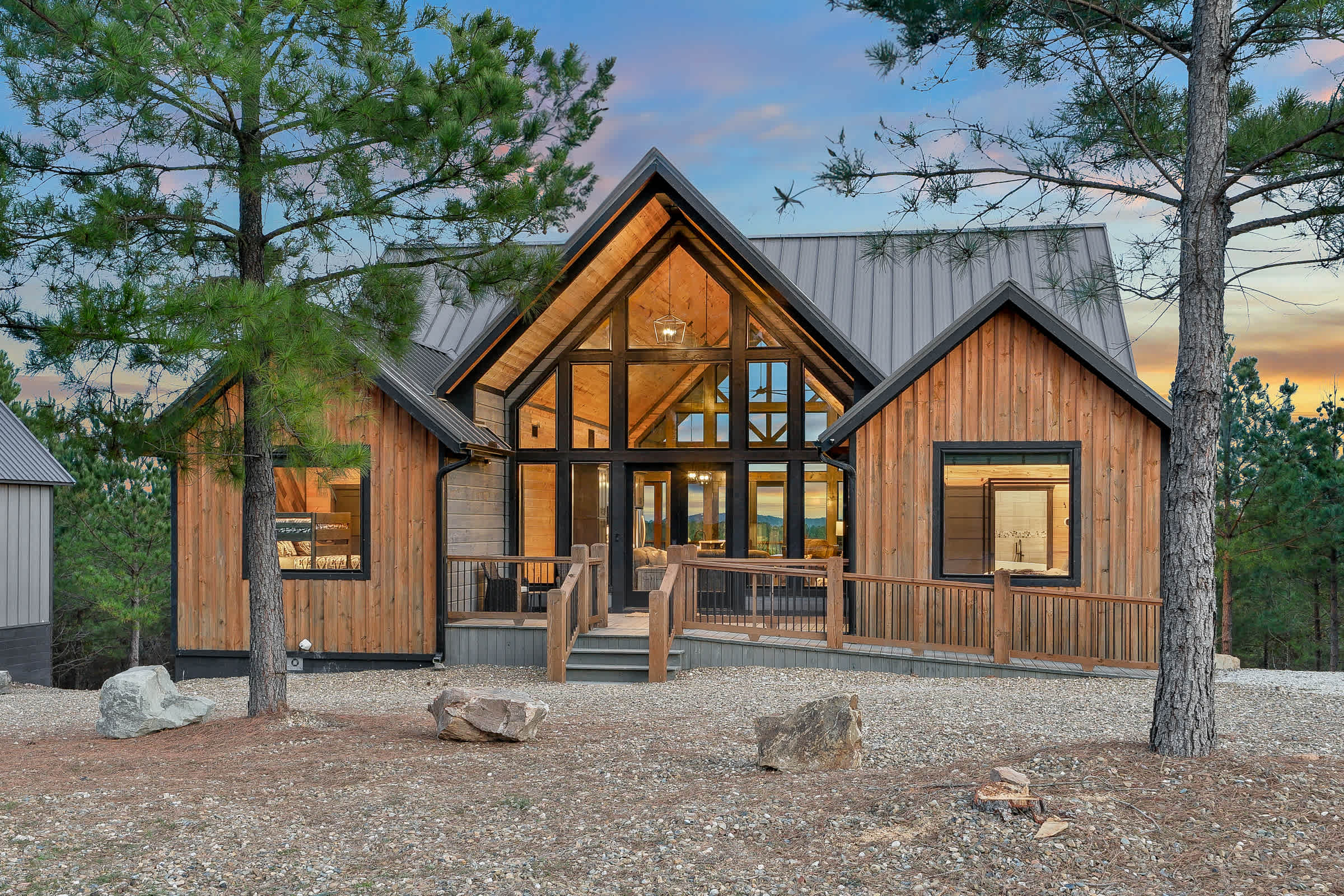 New! Cave Table Road! Fun Views! Hot Tub! Firepit!