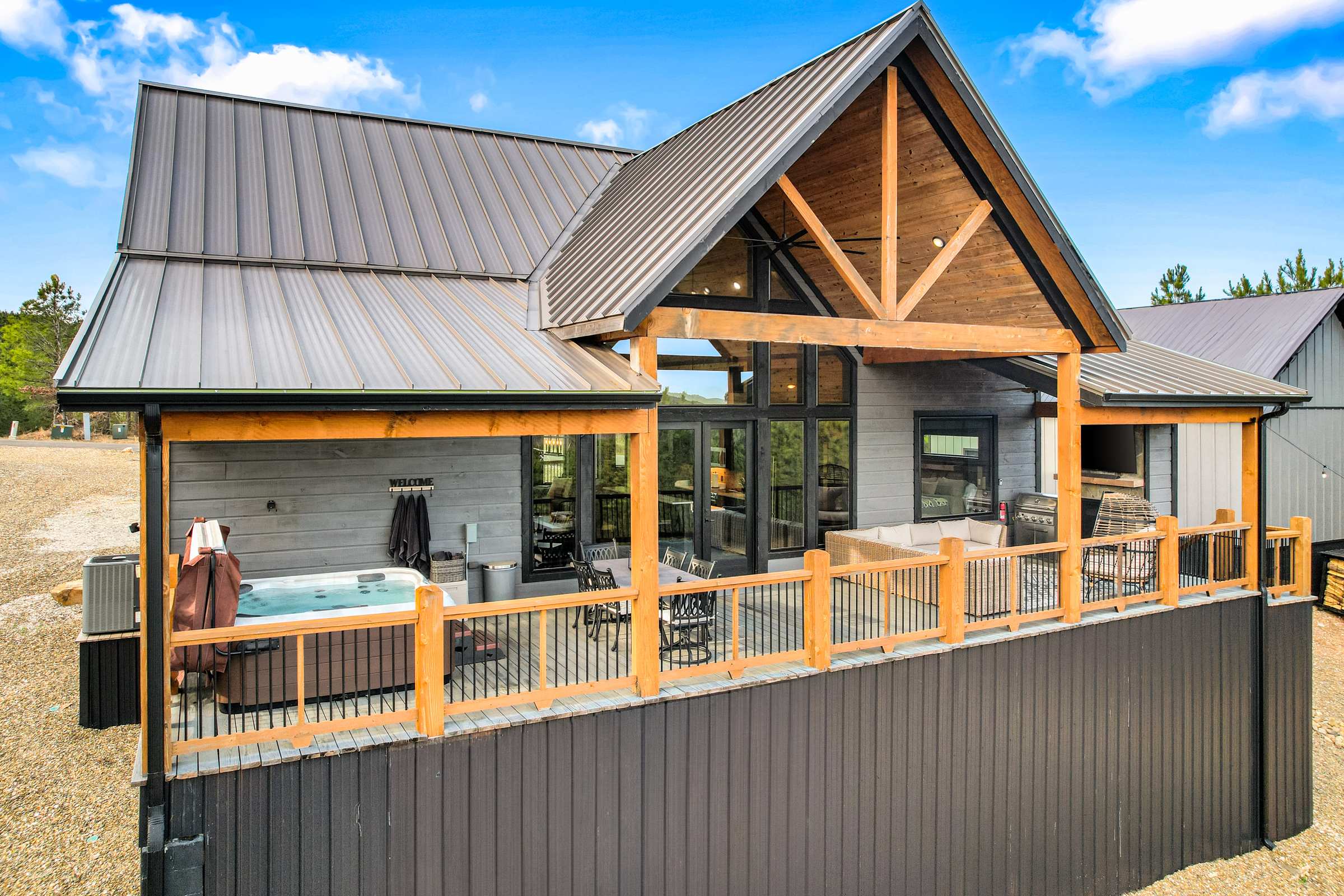 New! Cave Table Road! Fun Views! Hot Tub! Firepit!