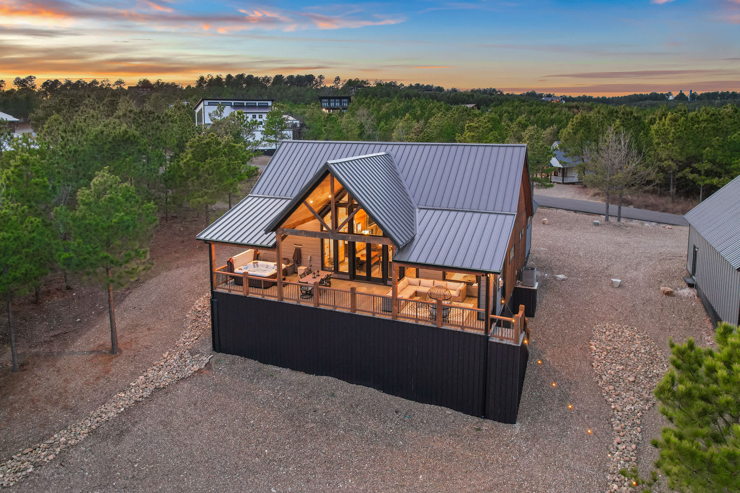 New! Cave Table Road! Fun Views! Hot Tub! Firepit!
