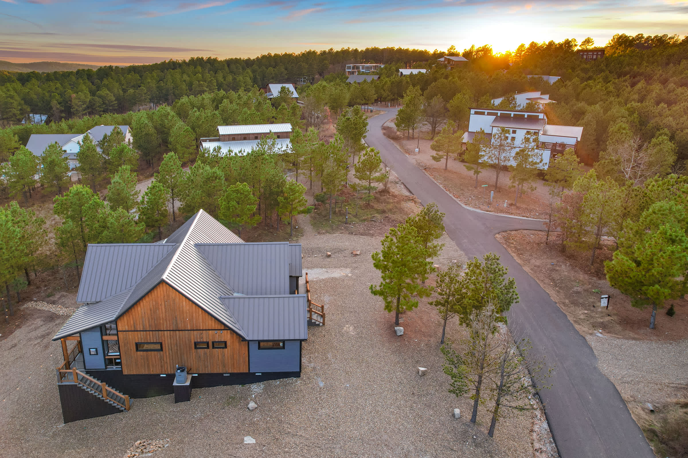 New! Cave Table Road! Fun Views! Hot Tub! Firepit!