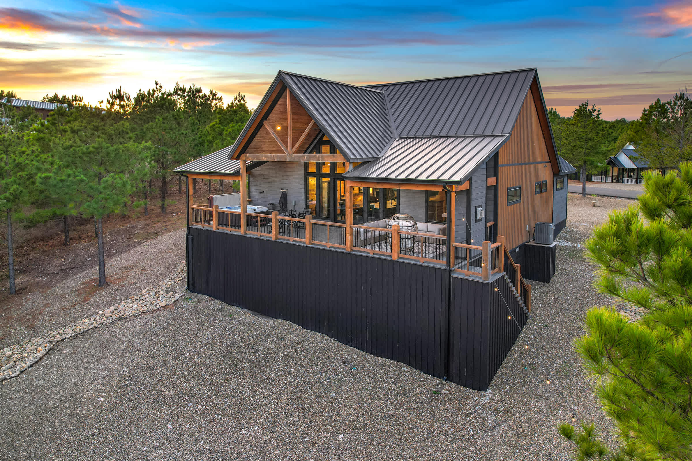 New! Cave Table Road! Fun Views! Hot Tub! Firepit!