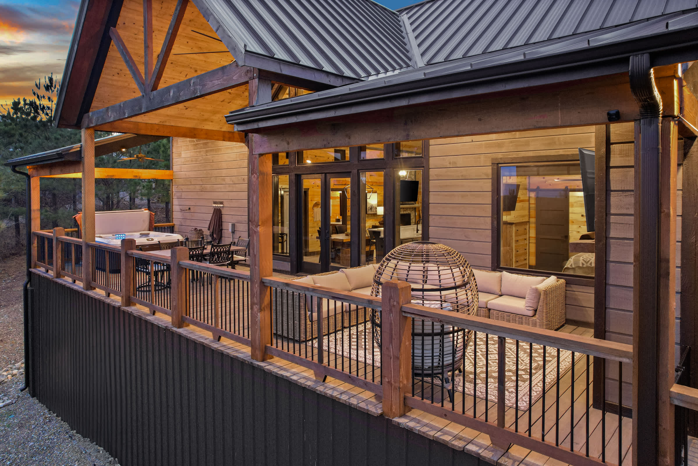 New! Cave Table Road! Fun Views! Hot Tub! Firepit!