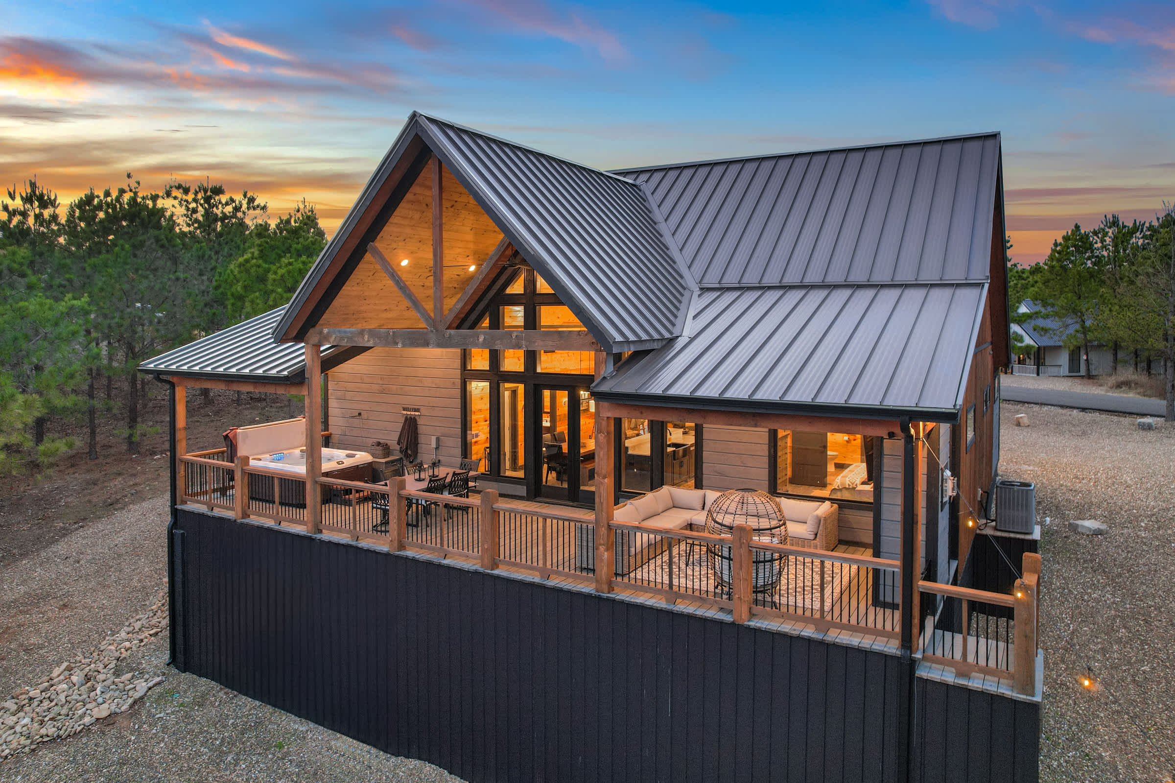 New! Cave Table Road! Fun Views! Hot Tub! Firepit!