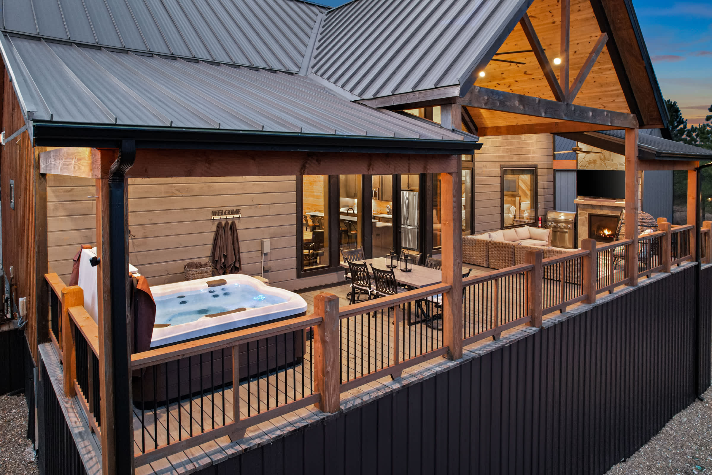 New! Cave Table Road! Fun Views! Hot Tub! Firepit!