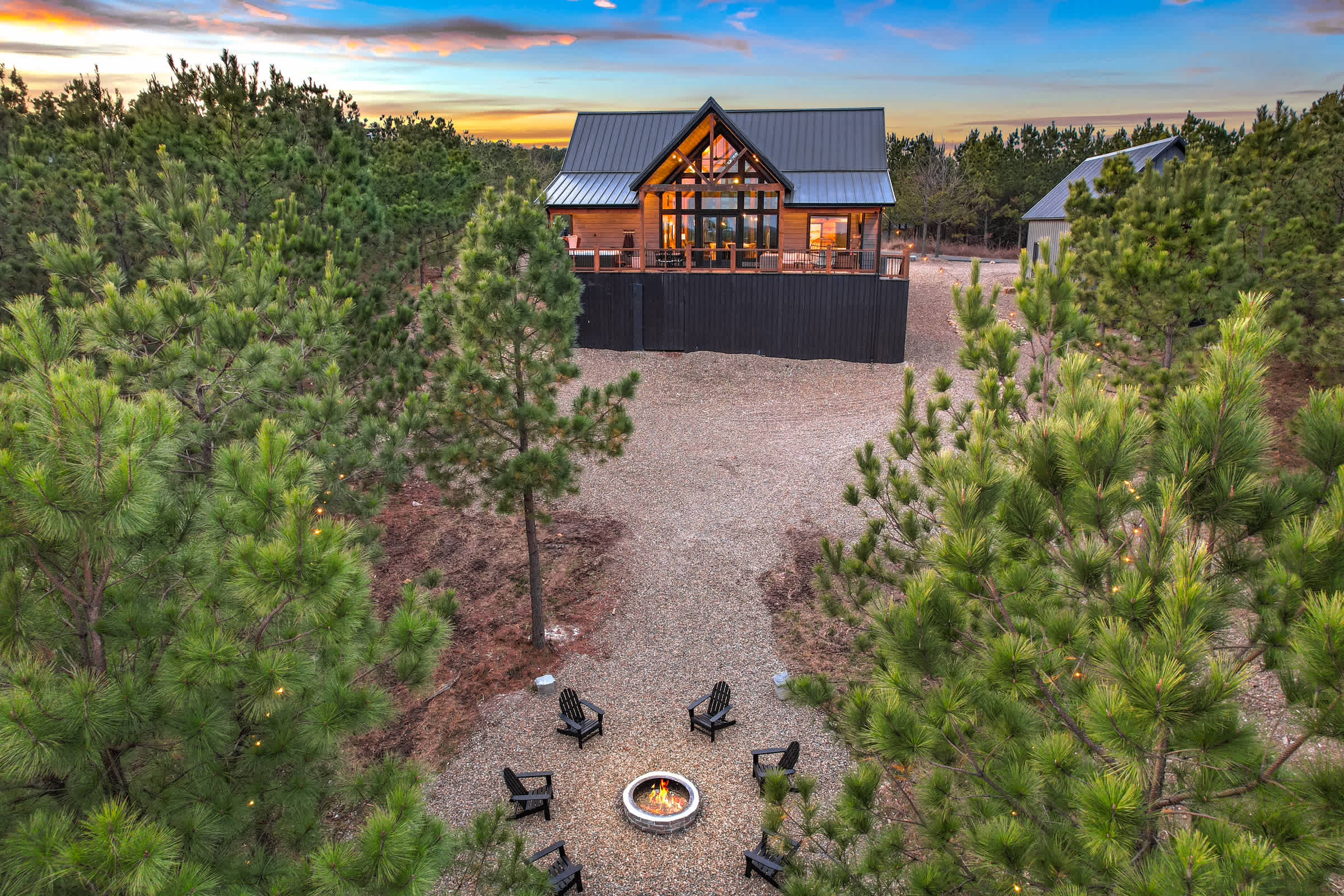 New! Cave Table Road! Fun Views! Hot Tub! Firepit!