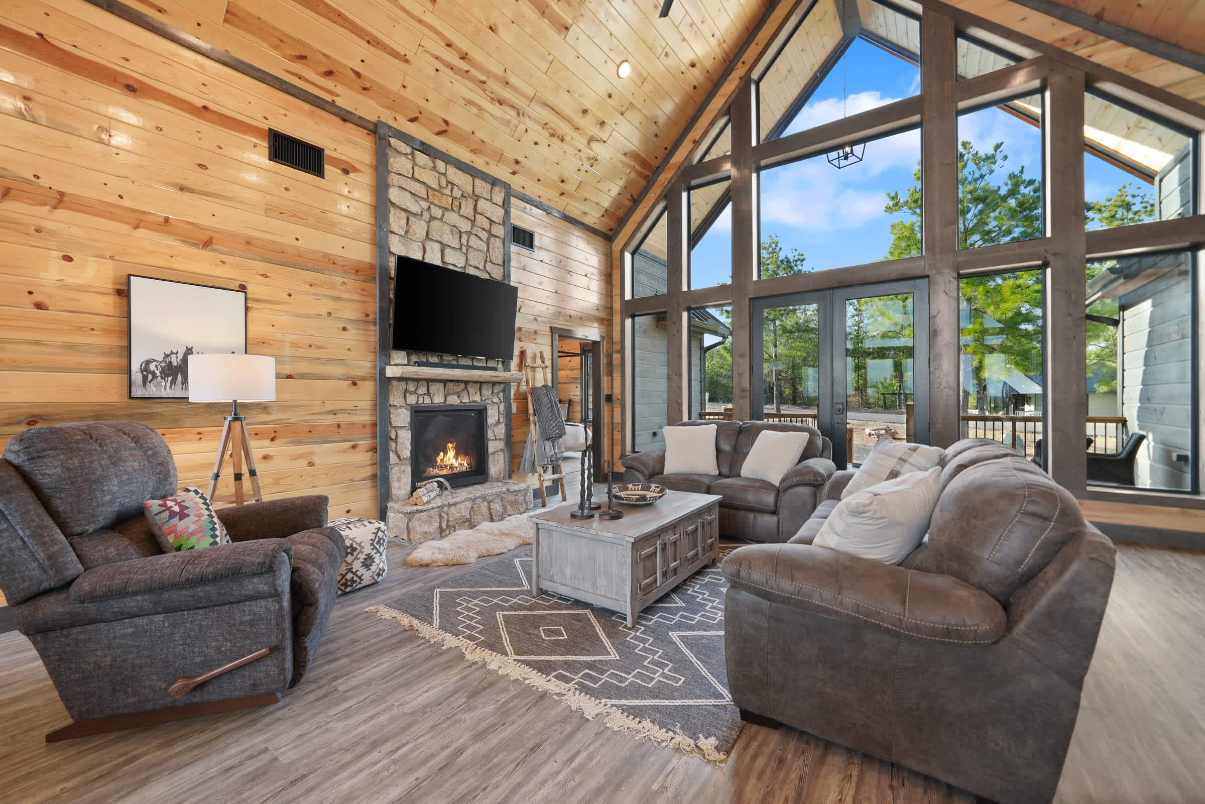 New! Cave Table Road! Fun Views! Hot Tub! Firepit!