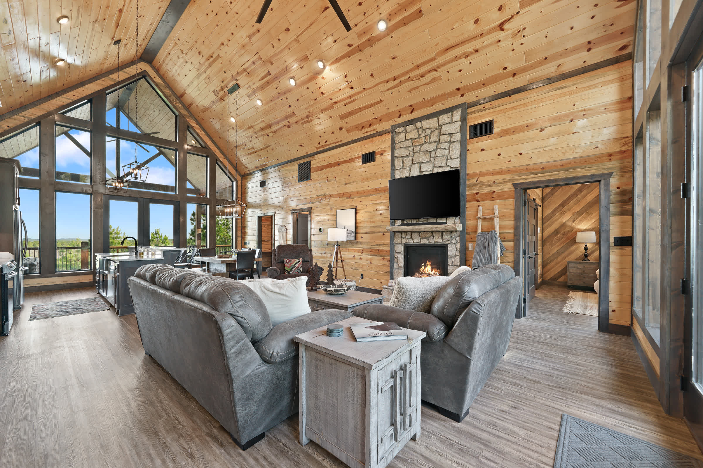 New! Cave Table Road! Fun Views! Hot Tub! Firepit!