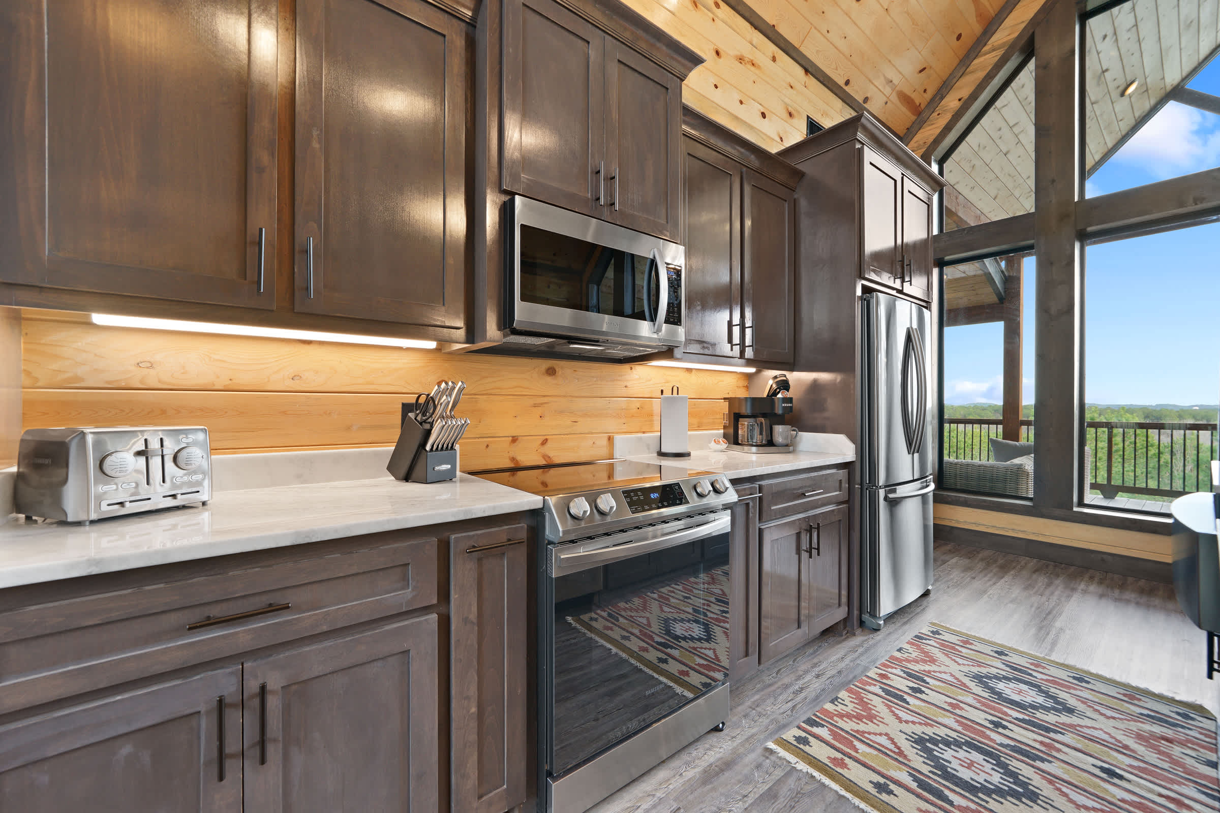 New! Cave Table Road! Fun Views! Hot Tub! Firepit!