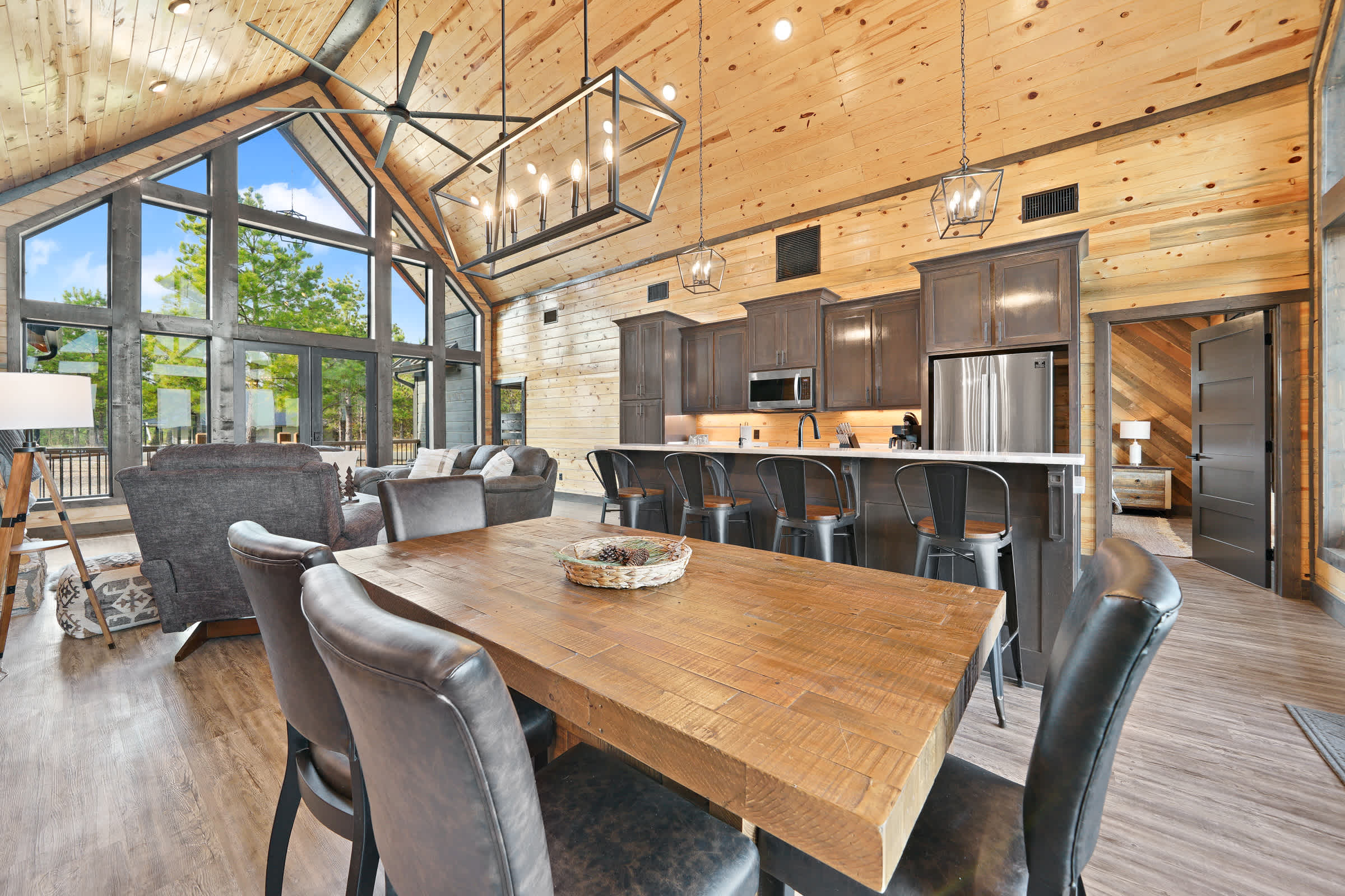 New! Cave Table Road! Fun Views! Hot Tub! Firepit!
