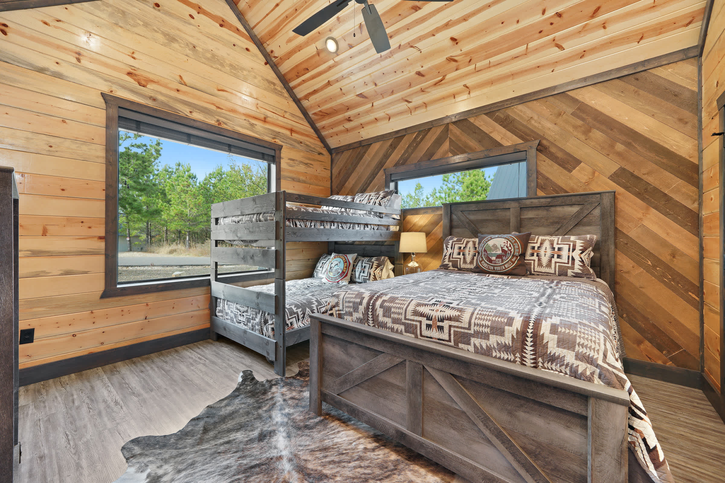 New! Cave Table Road! Fun Views! Hot Tub! Firepit!