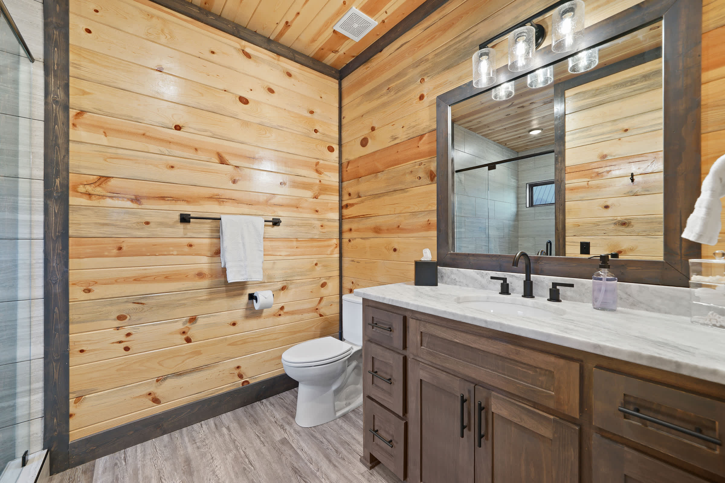 New! Cave Table Road! Fun Views! Hot Tub! Firepit!