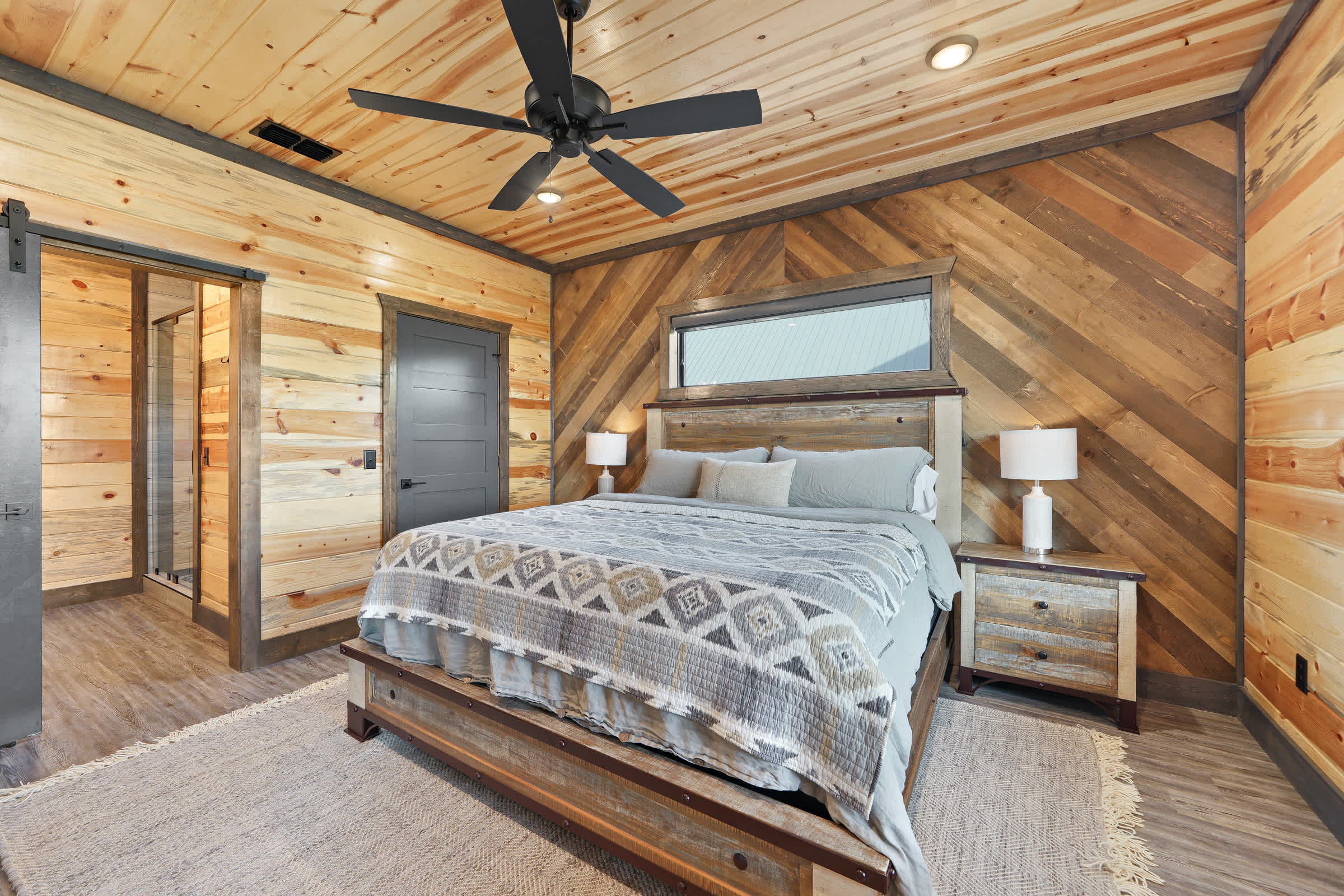 New! Cave Table Road! Fun Views! Hot Tub! Firepit!