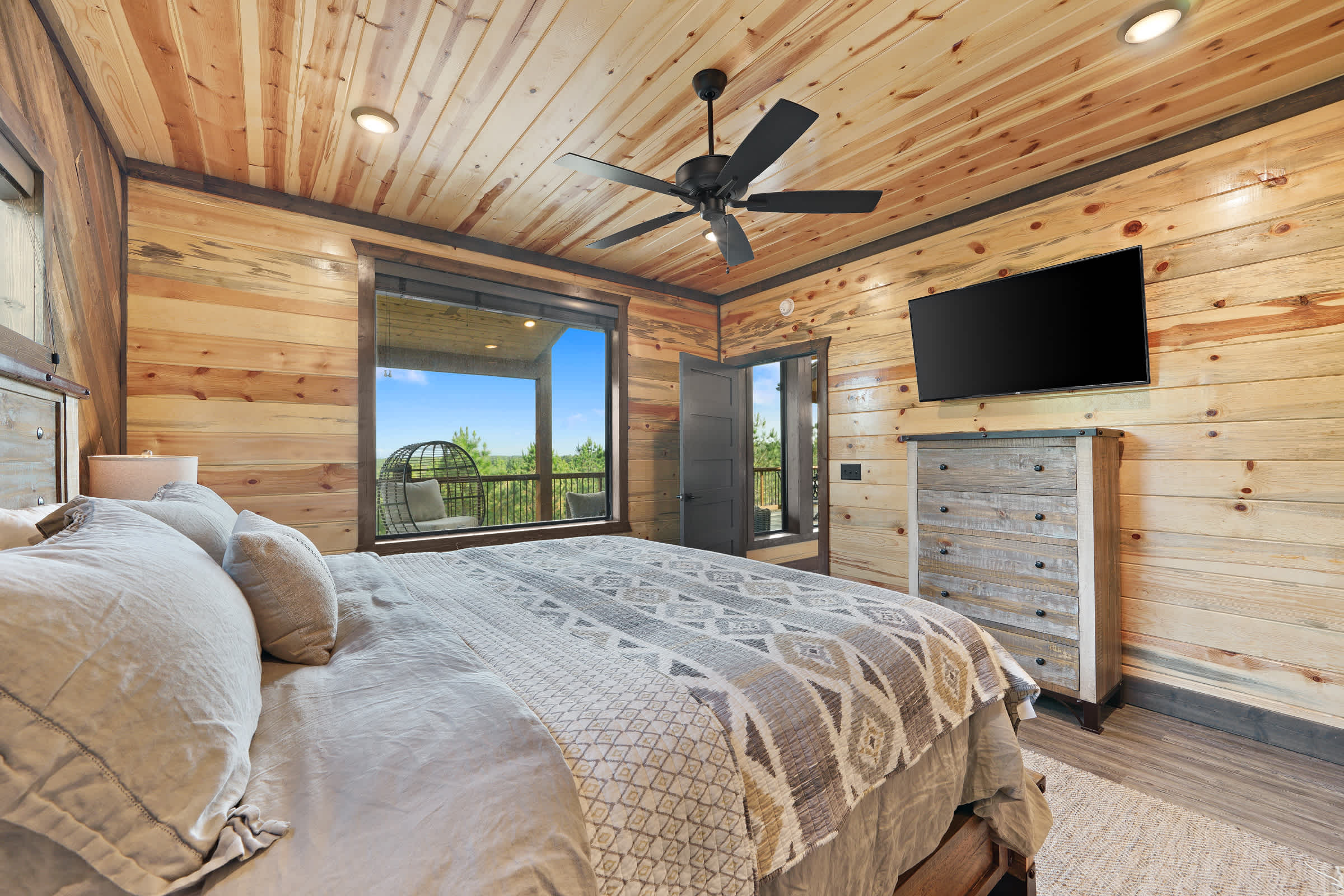 New! Cave Table Road! Fun Views! Hot Tub! Firepit!