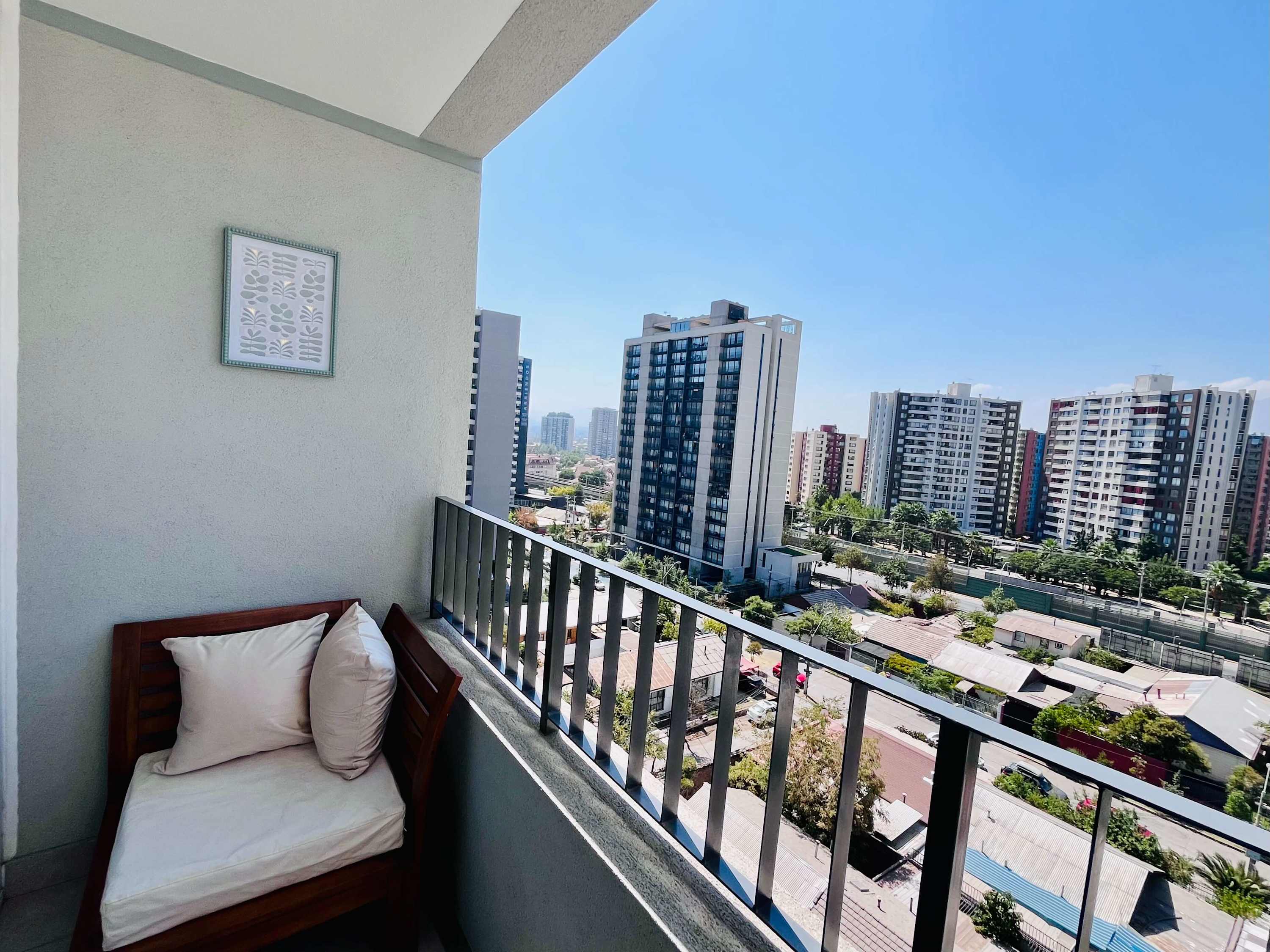 1BR La Florida - Free Parking, Pool & Metro