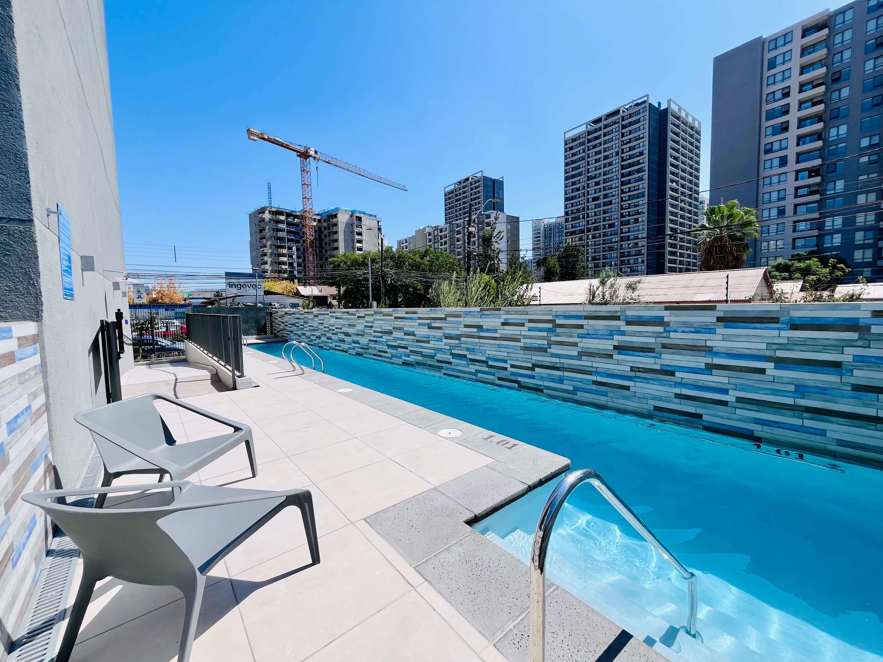 1BR La Florida - Free Parking, Pool & Metro