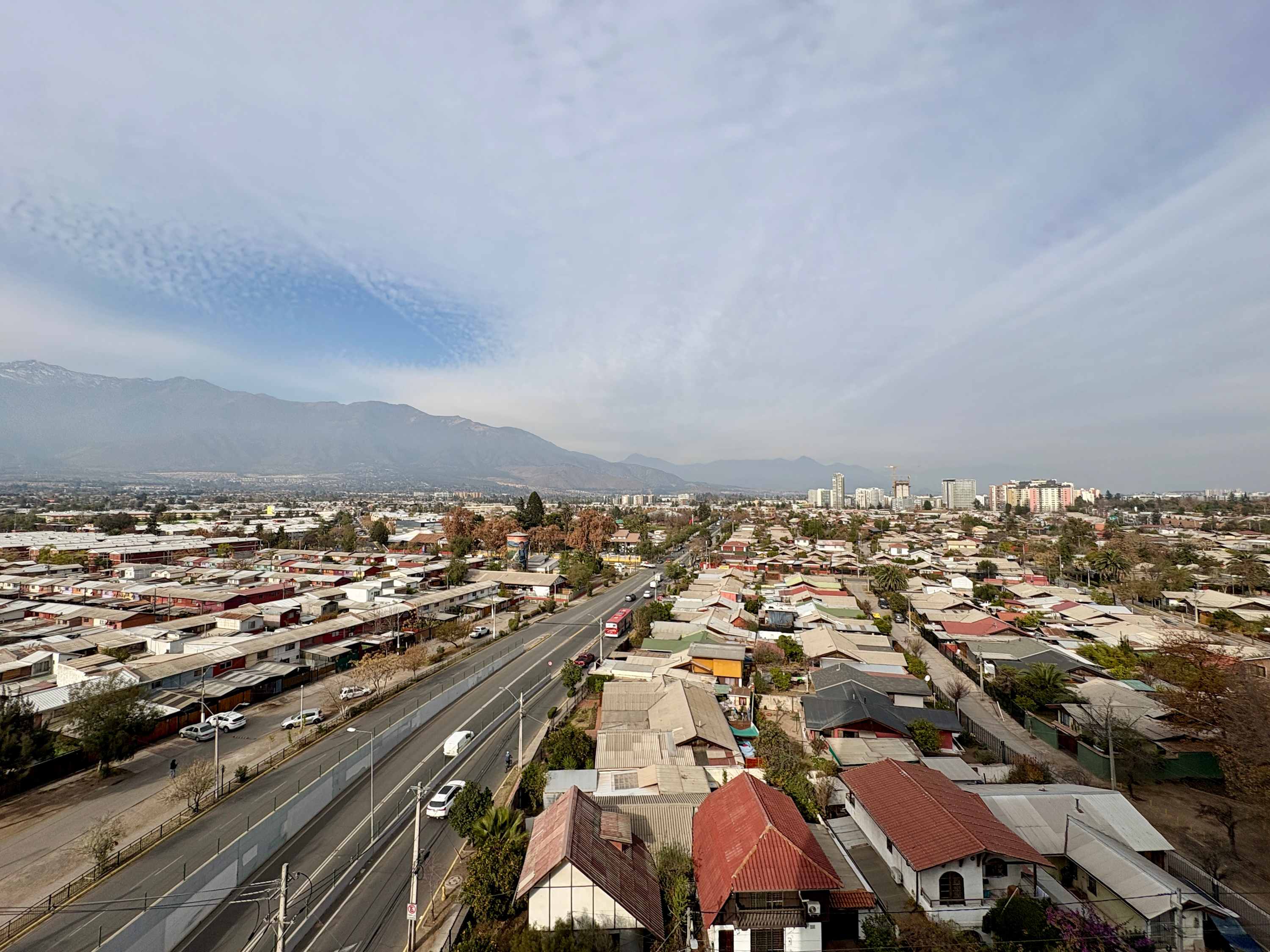 2BR Andes View - Parking, Pool & Metro