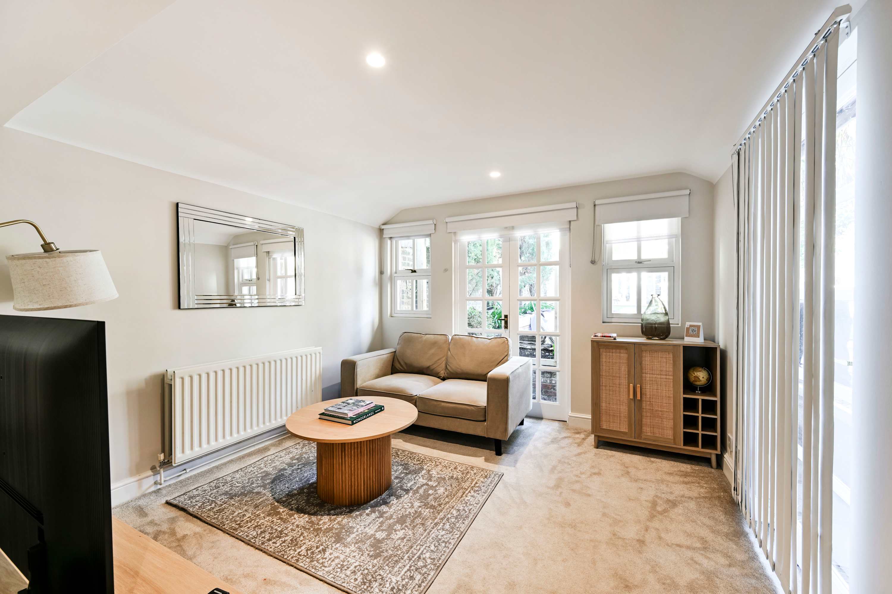 View Elegant St Johns Wood Mews-King Bed & Workspace in 19 Hamilton Close NW8 8QY Elegant St Johns Wood Mews-King Bed & Workspace in 19 Hamilton Close NW8 8QY - Property image 6 - VivreStays