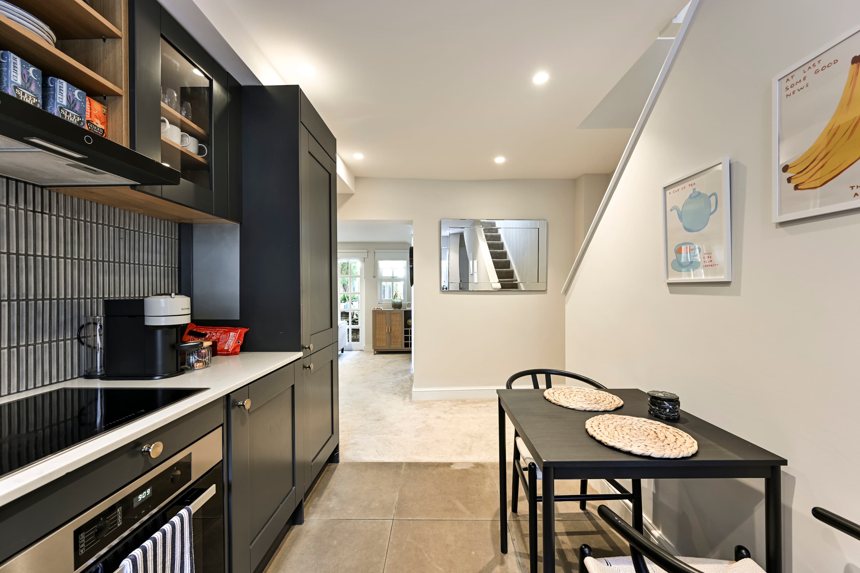 View Elegant St Johns Wood Mews-King Bed & Workspace in 19 Hamilton Close NW8 8QY Elegant St Johns Wood Mews-King Bed & Workspace in 19 Hamilton Close NW8 8QY - Property image 4 - VivreStays