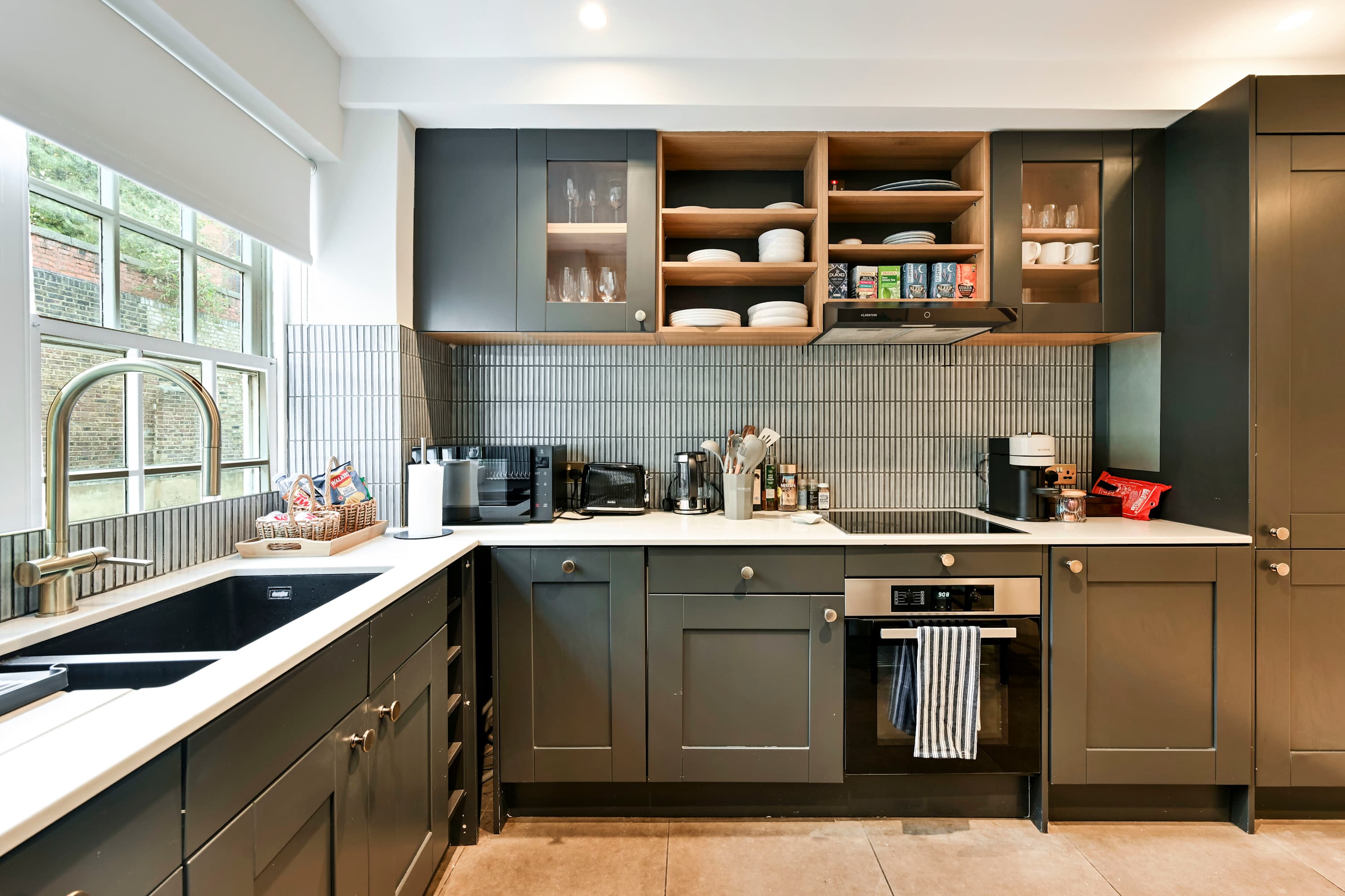 View Elegant St Johns Wood Mews-King Bed & Workspace in 19 Hamilton Close NW8 8QY Elegant St Johns Wood Mews-King Bed & Workspace in 19 Hamilton Close NW8 8QY - Property image 3 - VivreStays