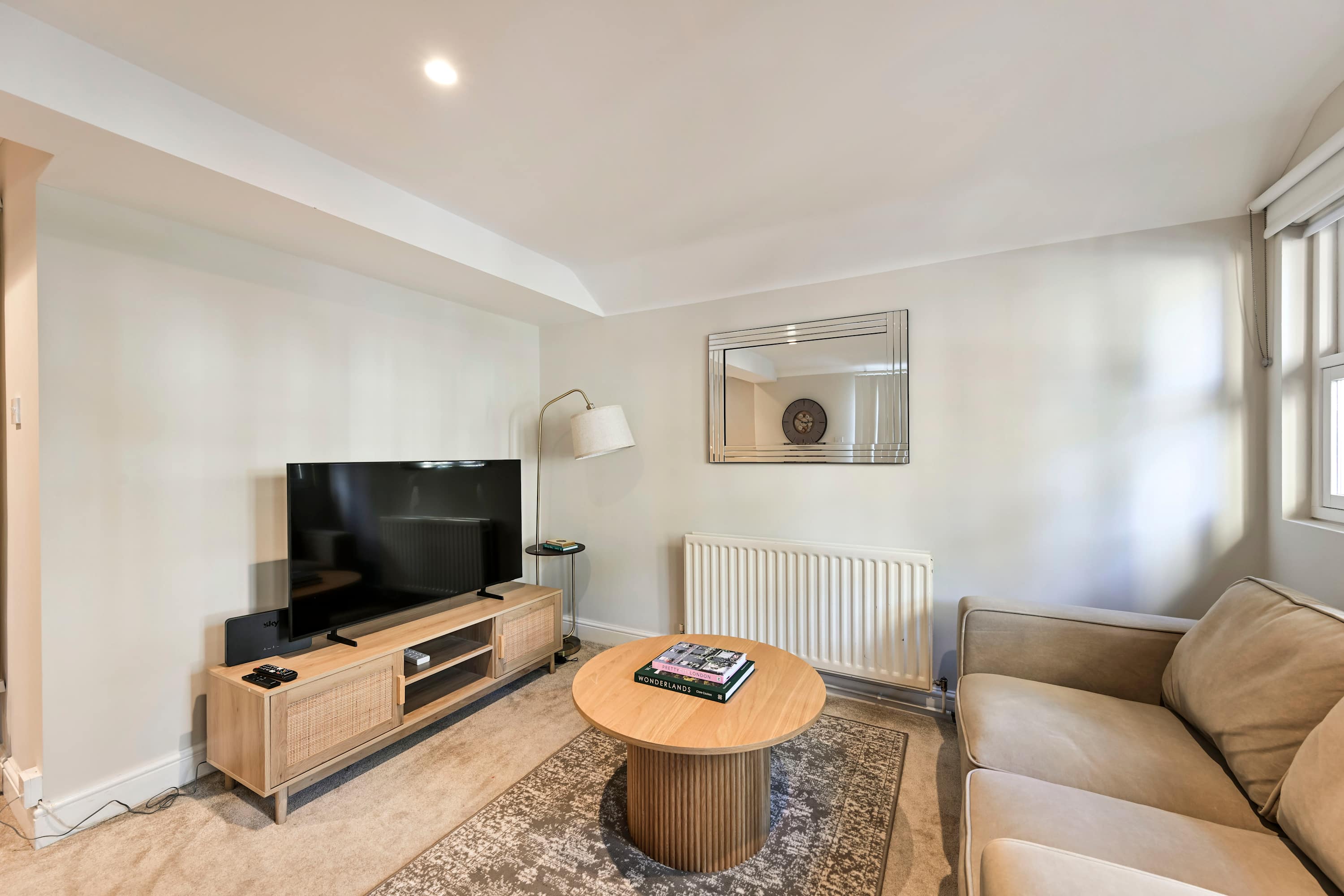 View Elegant St Johns Wood Mews-King Bed & Workspace in 19 Hamilton Close NW8 8QY Elegant St Johns Wood Mews-King Bed & Workspace in 19 Hamilton Close NW8 8QY - Property image 7 - VivreStays