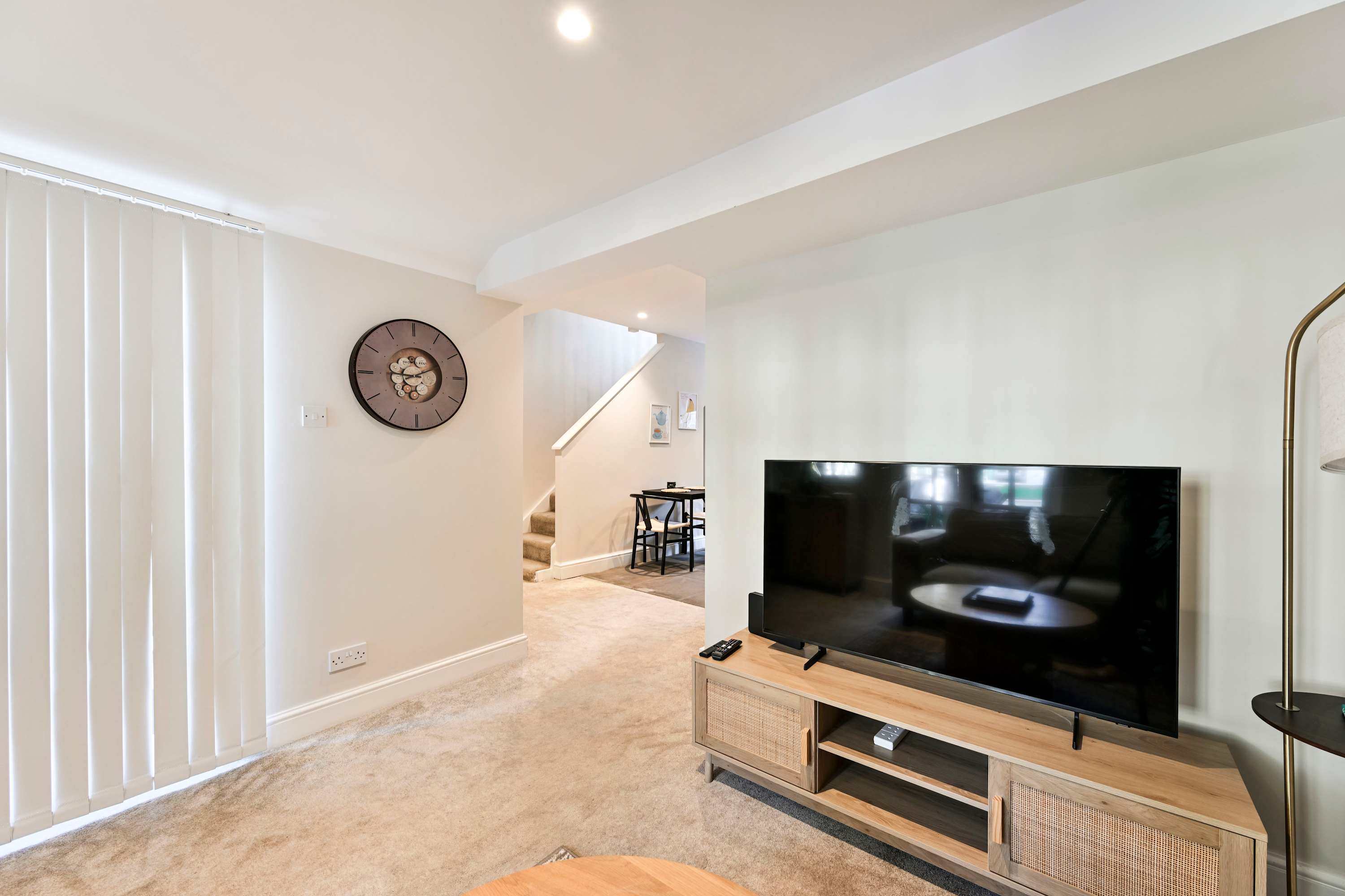 View Elegant St Johns Wood Mews-King Bed & Workspace in 19 Hamilton Close NW8 8QY Elegant St Johns Wood Mews-King Bed & Workspace in 19 Hamilton Close NW8 8QY - Property image 8 - VivreStays