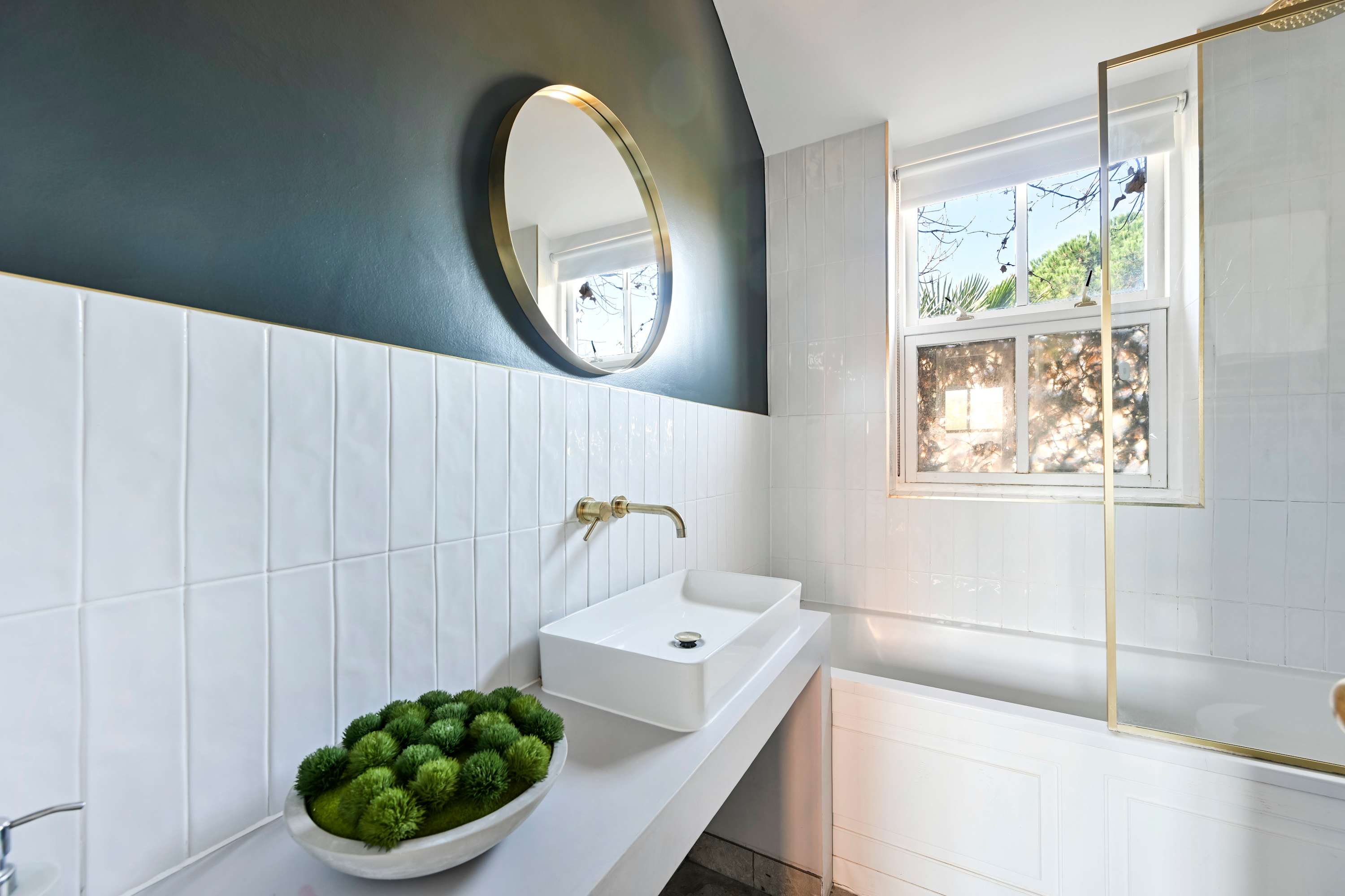 View Elegant St Johns Wood Mews-King Bed & Workspace in 19 Hamilton Close NW8 8QY Elegant St Johns Wood Mews-King Bed & Workspace in 19 Hamilton Close NW8 8QY - Property image 13 - VivreStays
