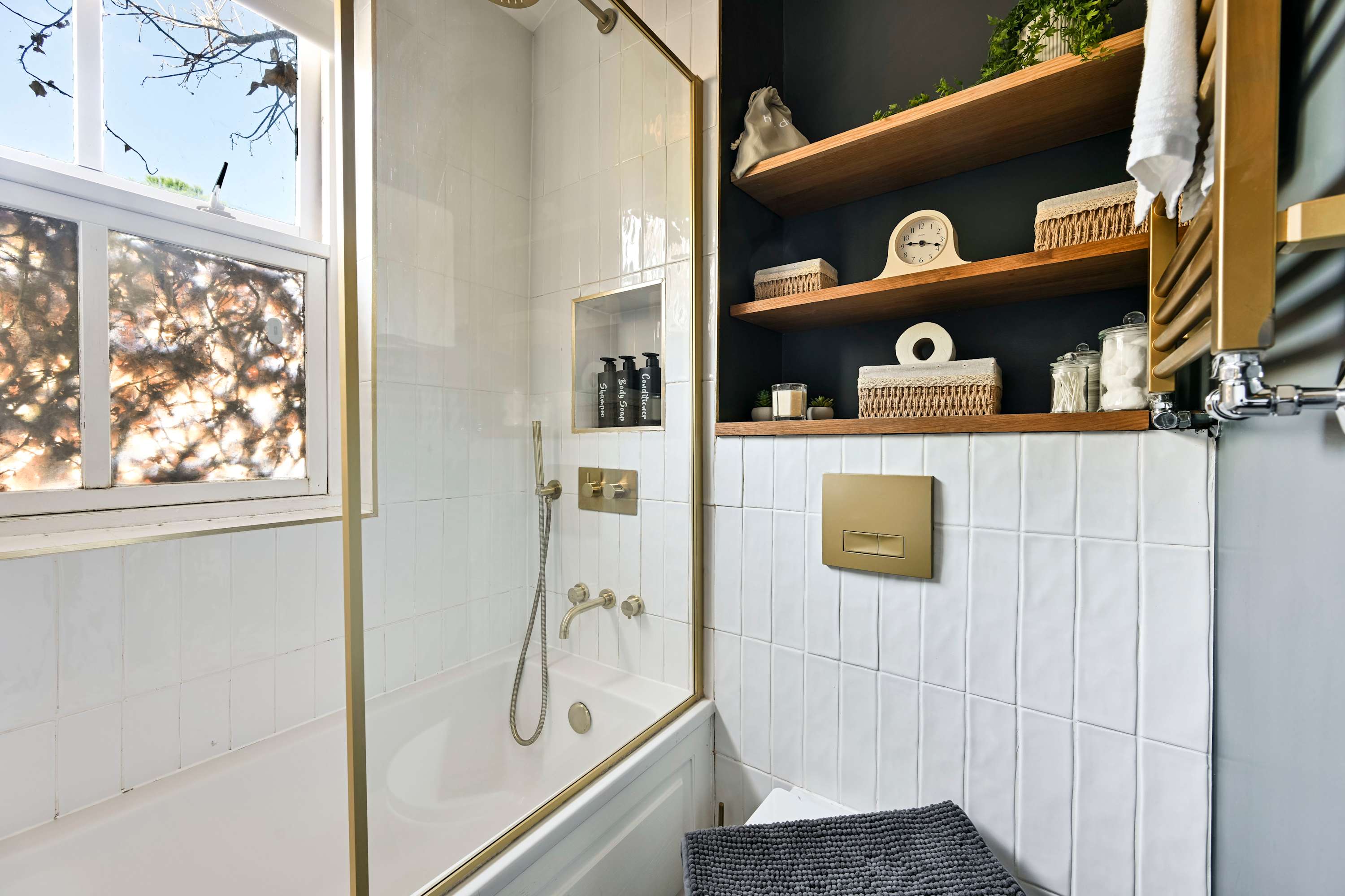 View Elegant St Johns Wood Mews-King Bed & Workspace in 19 Hamilton Close NW8 8QY Elegant St Johns Wood Mews-King Bed & Workspace in 19 Hamilton Close NW8 8QY - Property image 15 - VivreStays