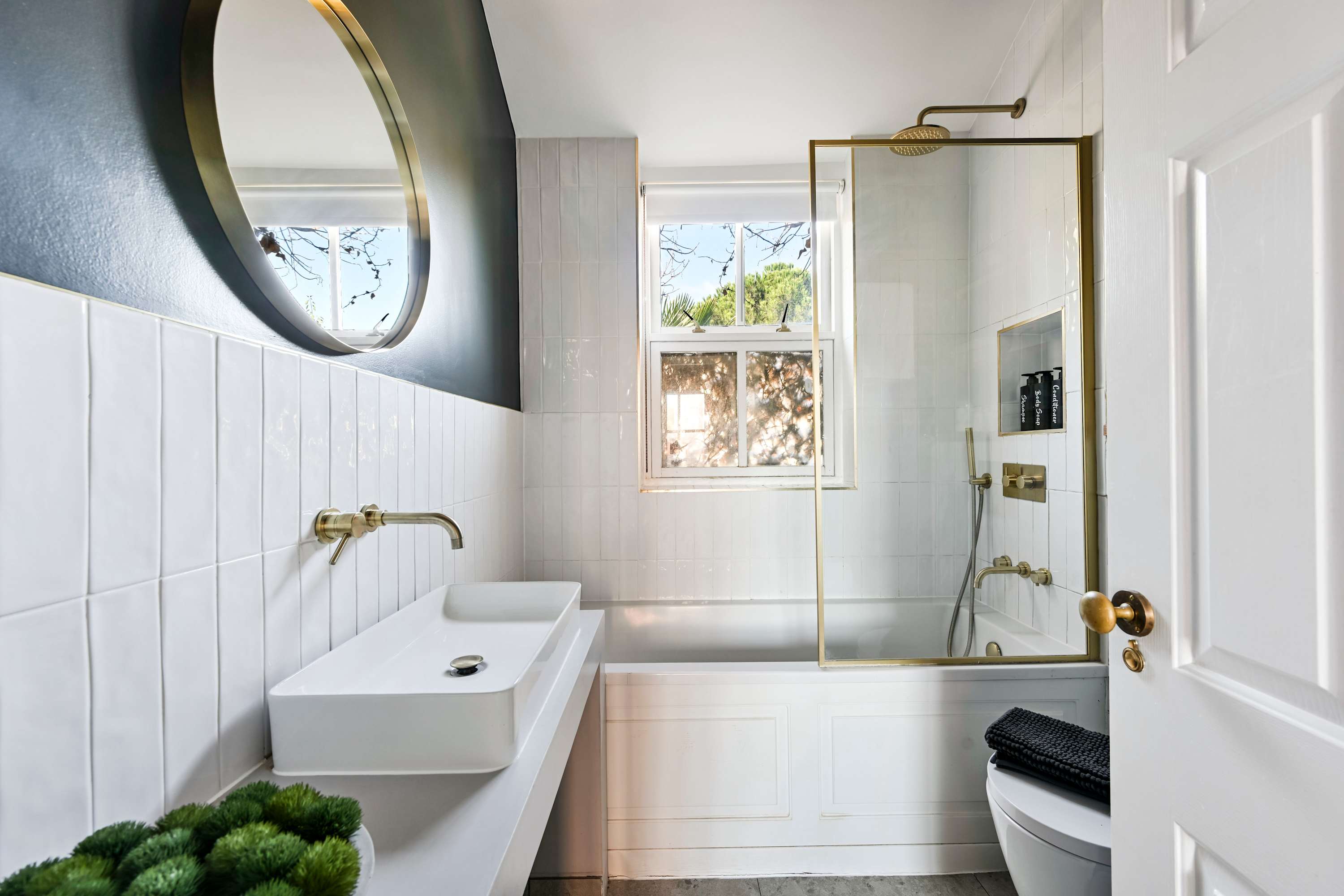 View Elegant St Johns Wood Mews-King Bed & Workspace in 19 Hamilton Close NW8 8QY Elegant St Johns Wood Mews-King Bed & Workspace in 19 Hamilton Close NW8 8QY - Property image 14 - VivreStays
