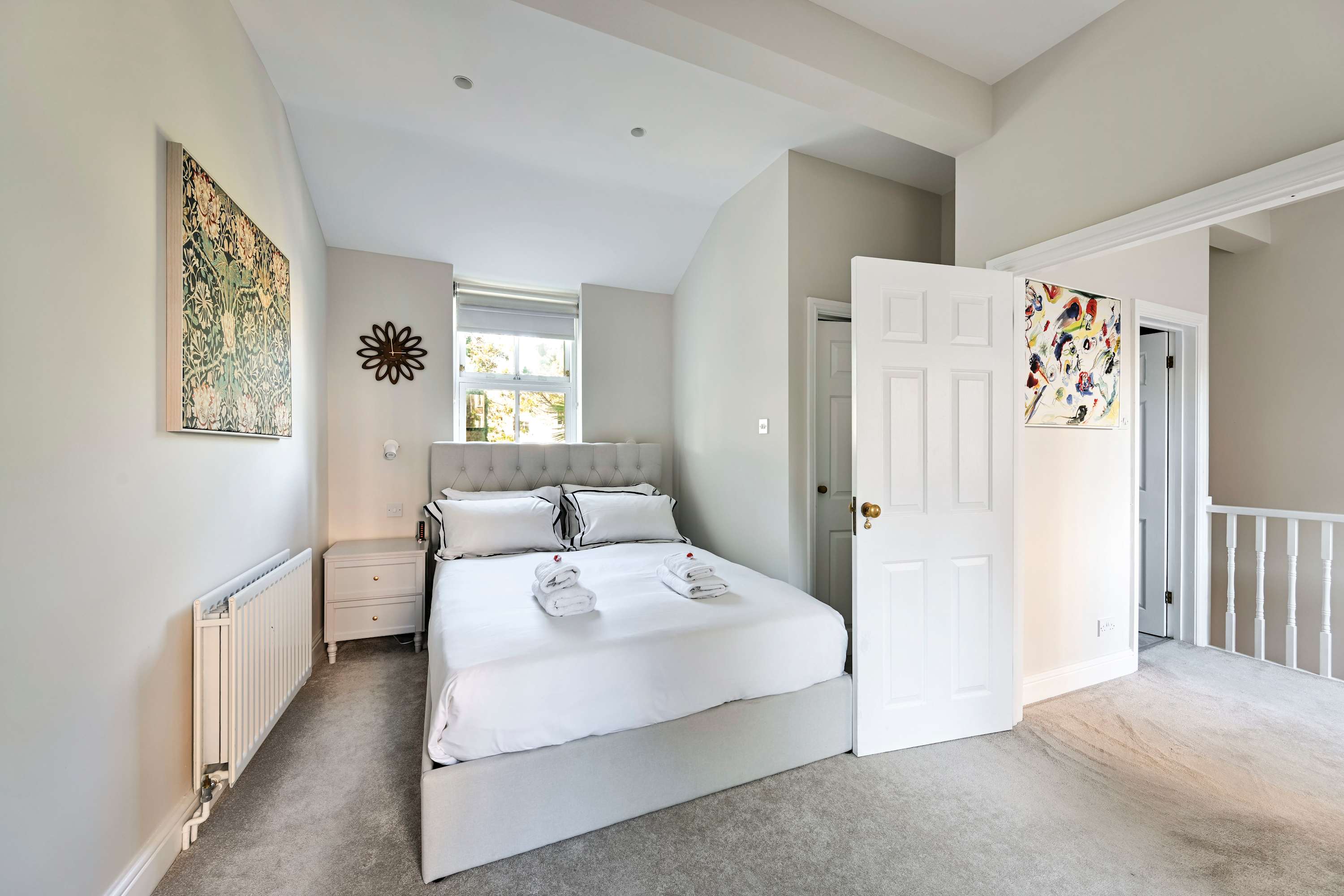 View Elegant St Johns Wood Mews-King Bed & Workspace in 19 Hamilton Close NW8 8QY Elegant St Johns Wood Mews-King Bed & Workspace in 19 Hamilton Close NW8 8QY - Property image 16 - VivreStays