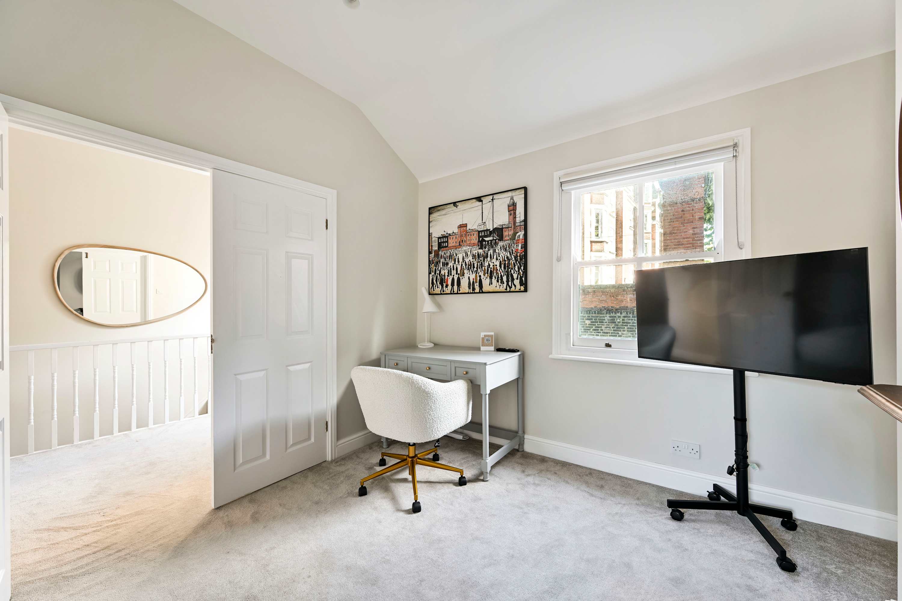 View Elegant St Johns Wood Mews-King Bed & Workspace in 19 Hamilton Close NW8 8QY Elegant St Johns Wood Mews-King Bed & Workspace in 19 Hamilton Close NW8 8QY - Property image 20 - VivreStays