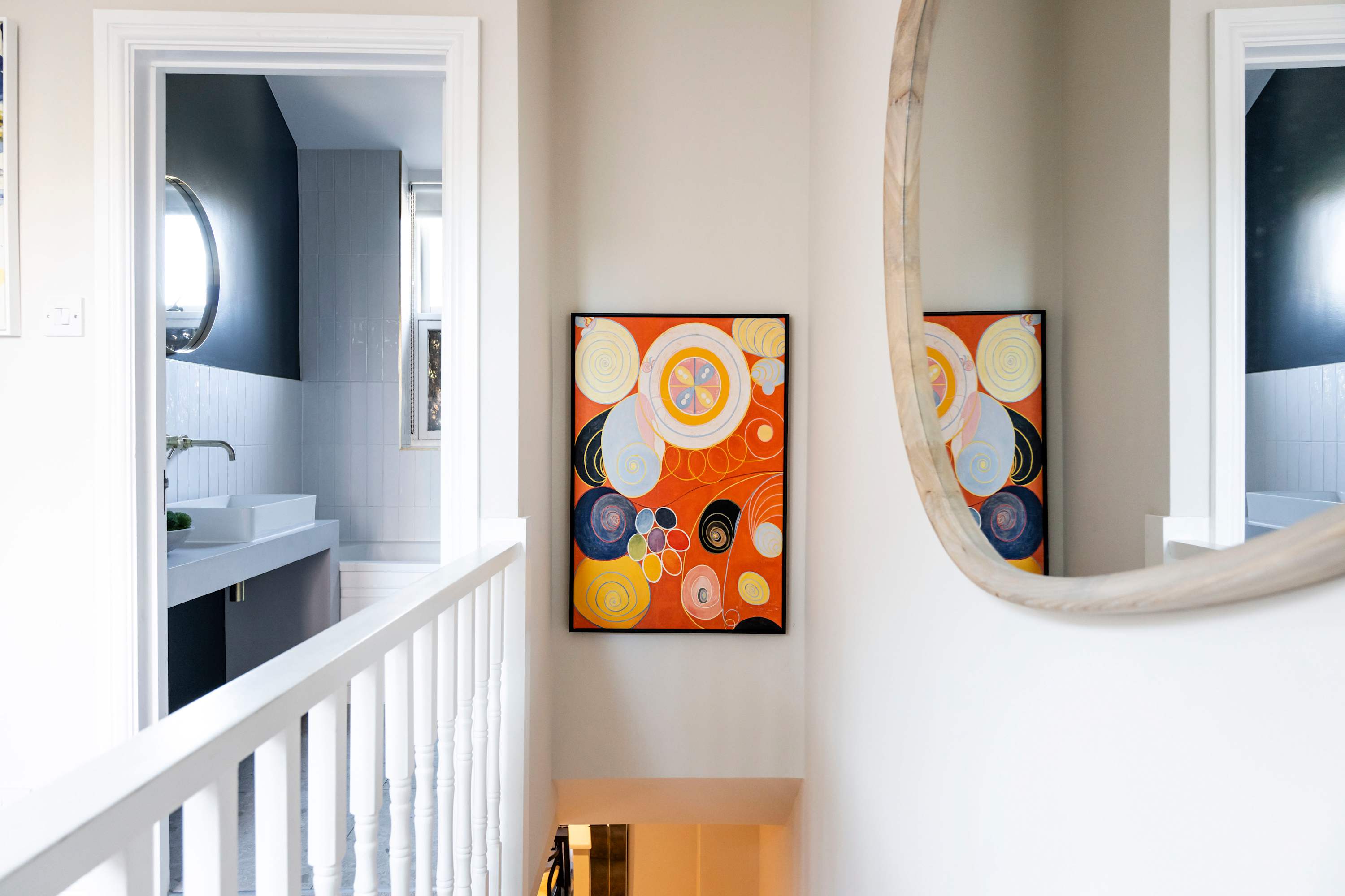 View Elegant St Johns Wood Mews-King Bed & Workspace in 19 Hamilton Close NW8 8QY Elegant St Johns Wood Mews-King Bed & Workspace in 19 Hamilton Close NW8 8QY - Property image 27 - VivreStays