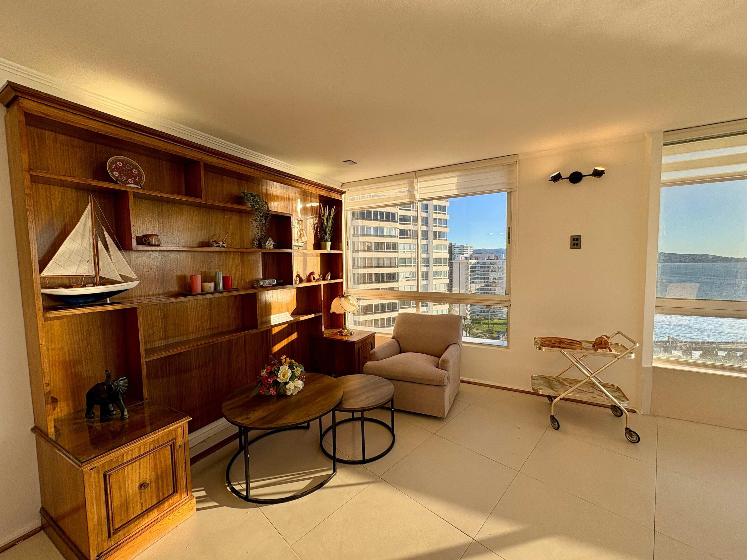 Oceanfront Viña del Mar Apt: Fast WiFi & Free
