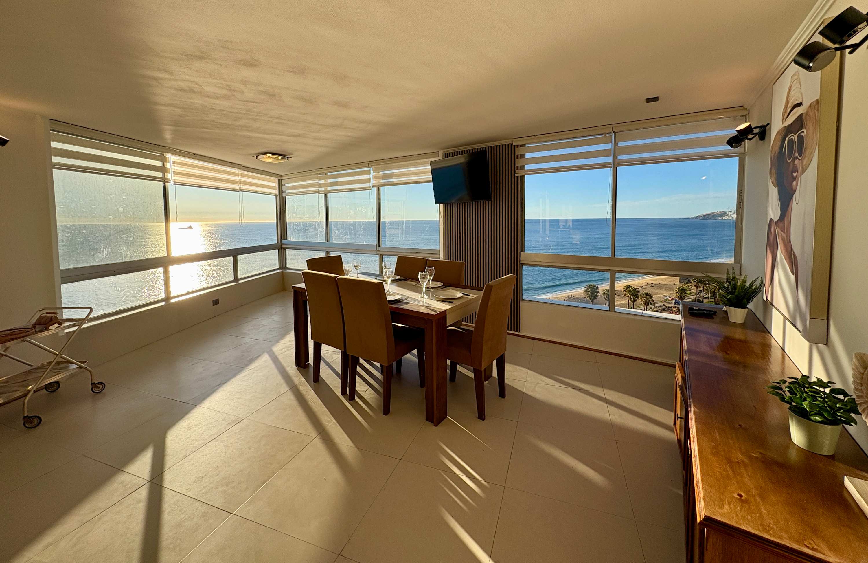 Oceanfront Viña del Mar Apt: Fast WiFi & Free