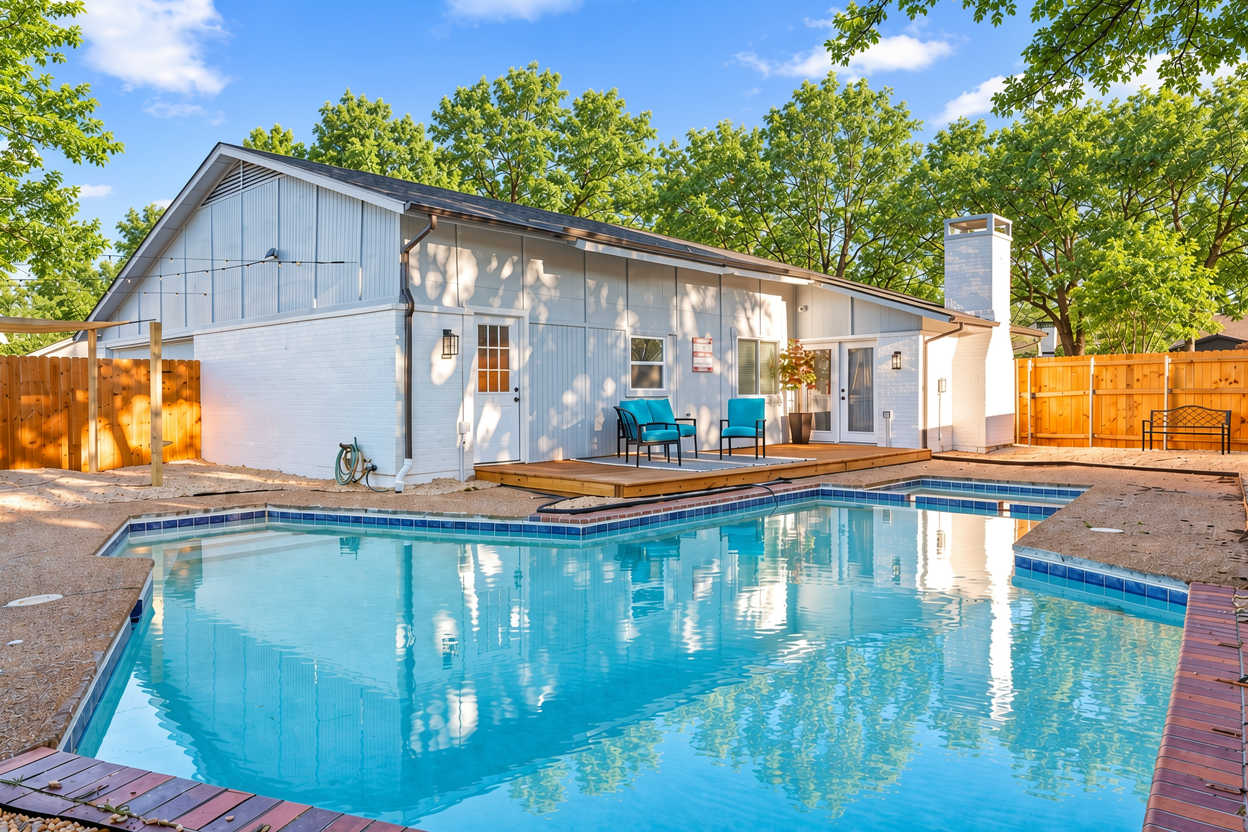 Haven House | King Bed & Backyard + Pool