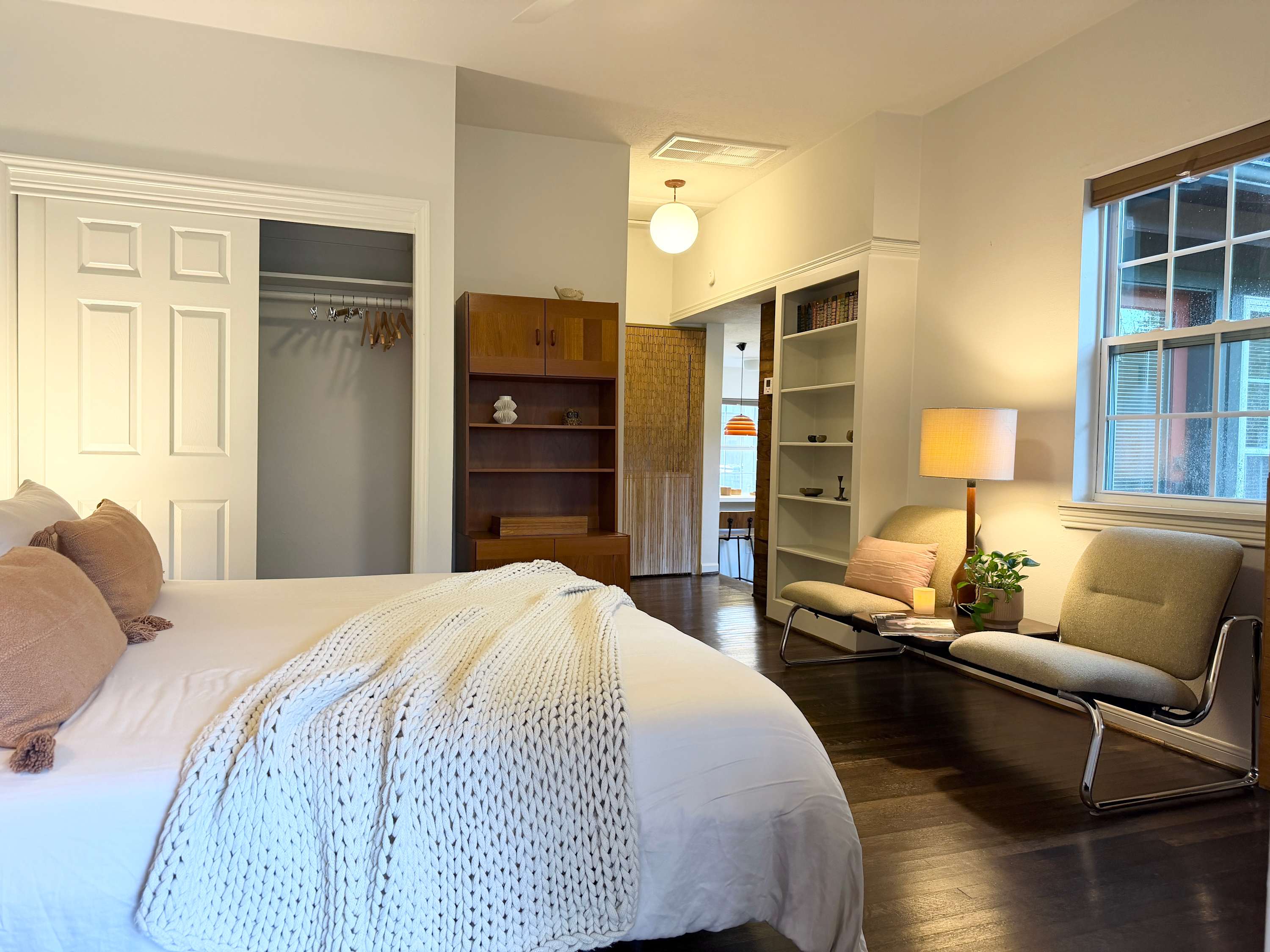 the escape: king bedroom w/pool, hot tub access