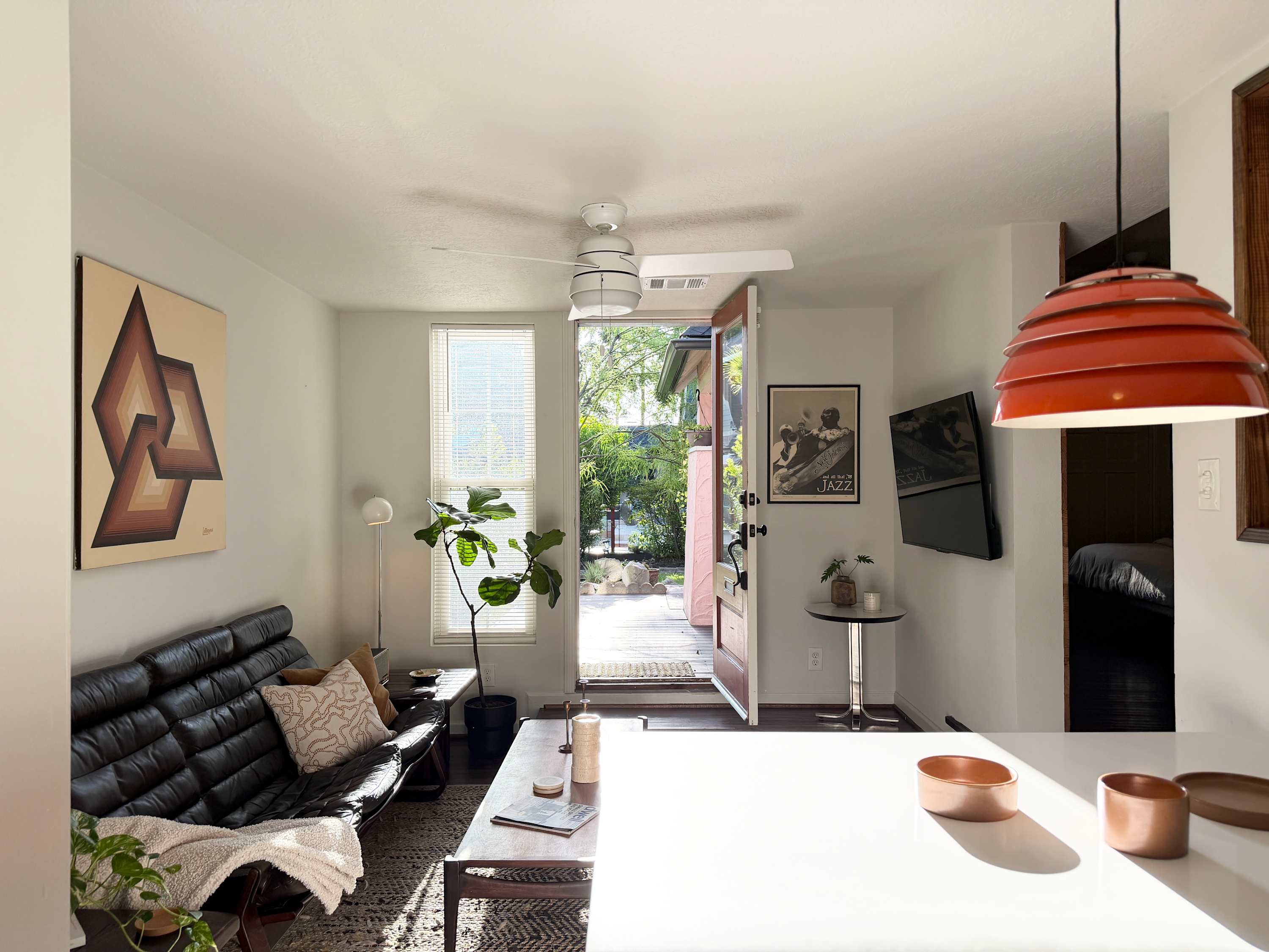 the escape: king bedroom w/pool, hot tub access