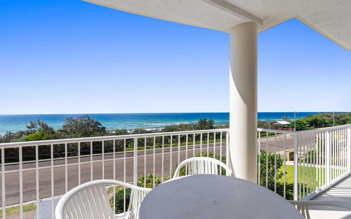 Pacific Waves Apartment 04 Sunrise Beach 2 Bedroom with Ocean views