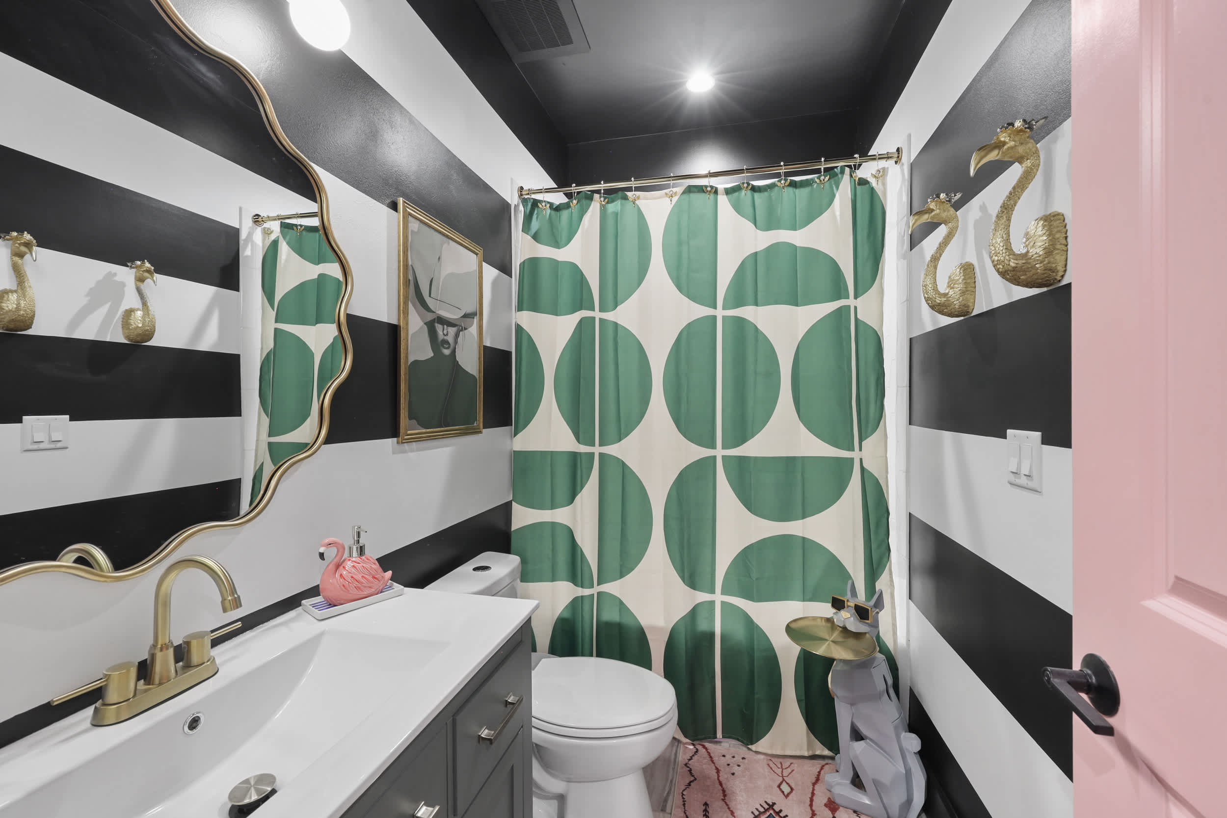 Pink Cowgirl Pad · Sleeps 6 · Midtown Nashville