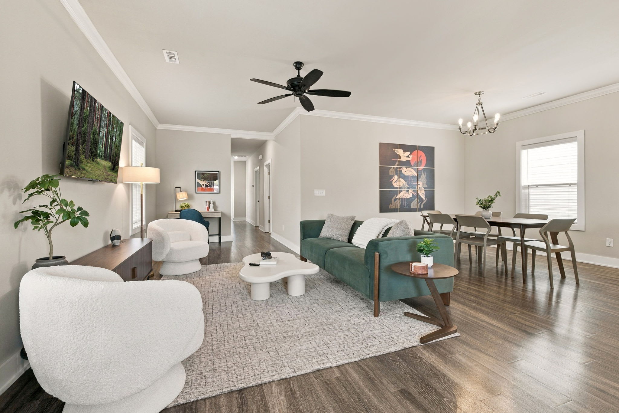 MBT & Pet Friendly Vacation Rental just minutes to downtown Bentonville attractions with community amenities and direct access to Slaughter Pen and Razorback Greenway Trails.