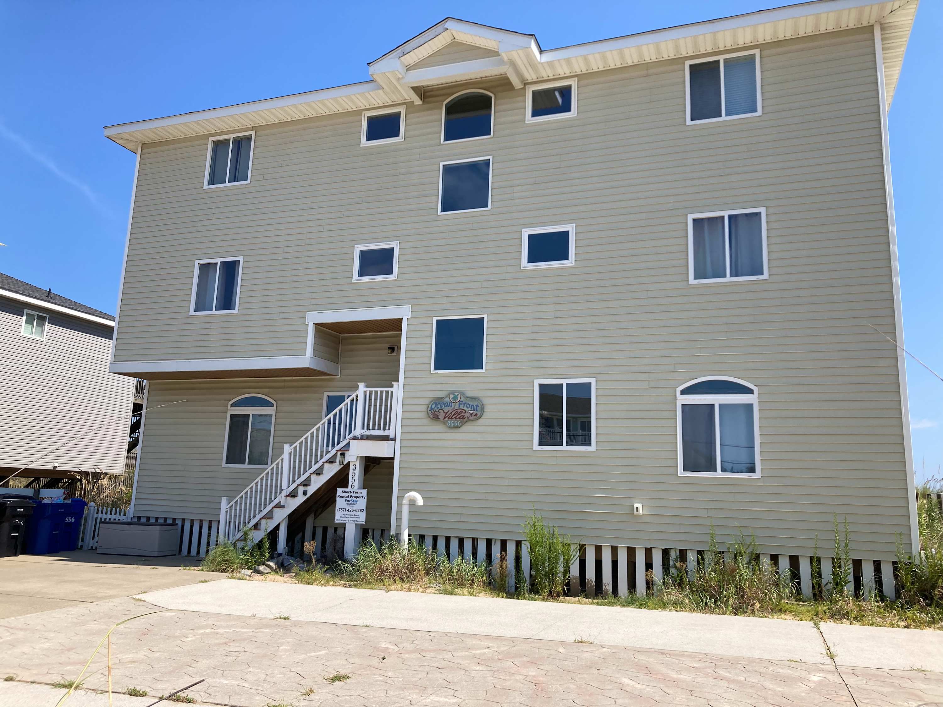 Lovely house near Sandbridge Beach - decks with stunning ocean views & hot tub