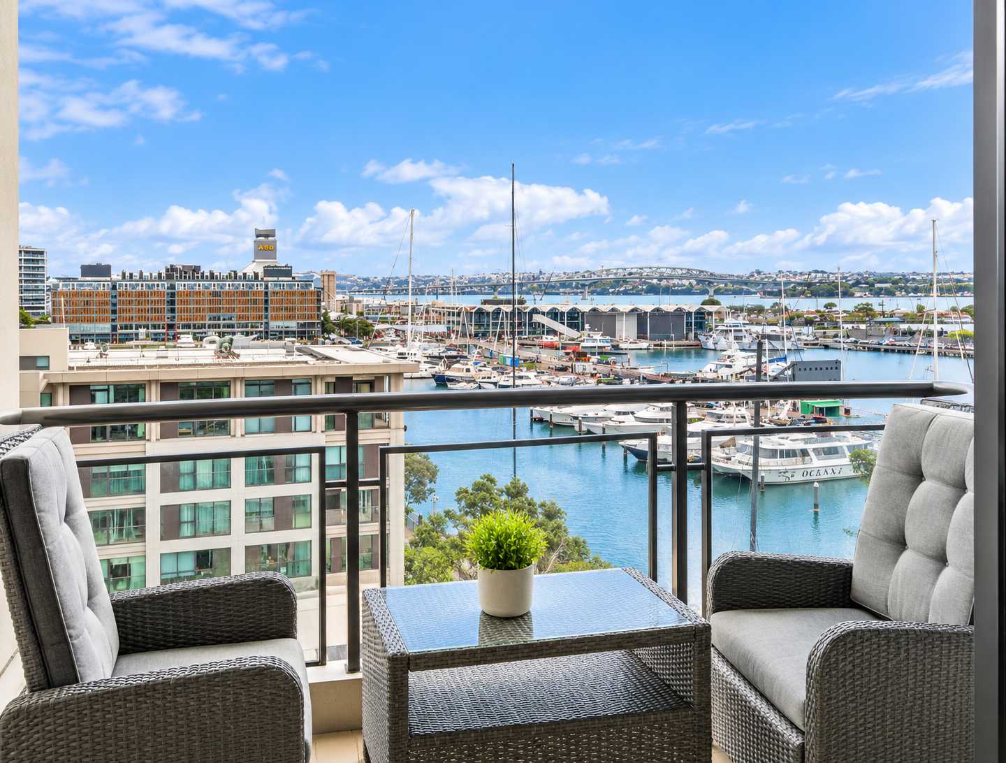 Central Auckland 1BR w Harbour Views Zodiak Stays