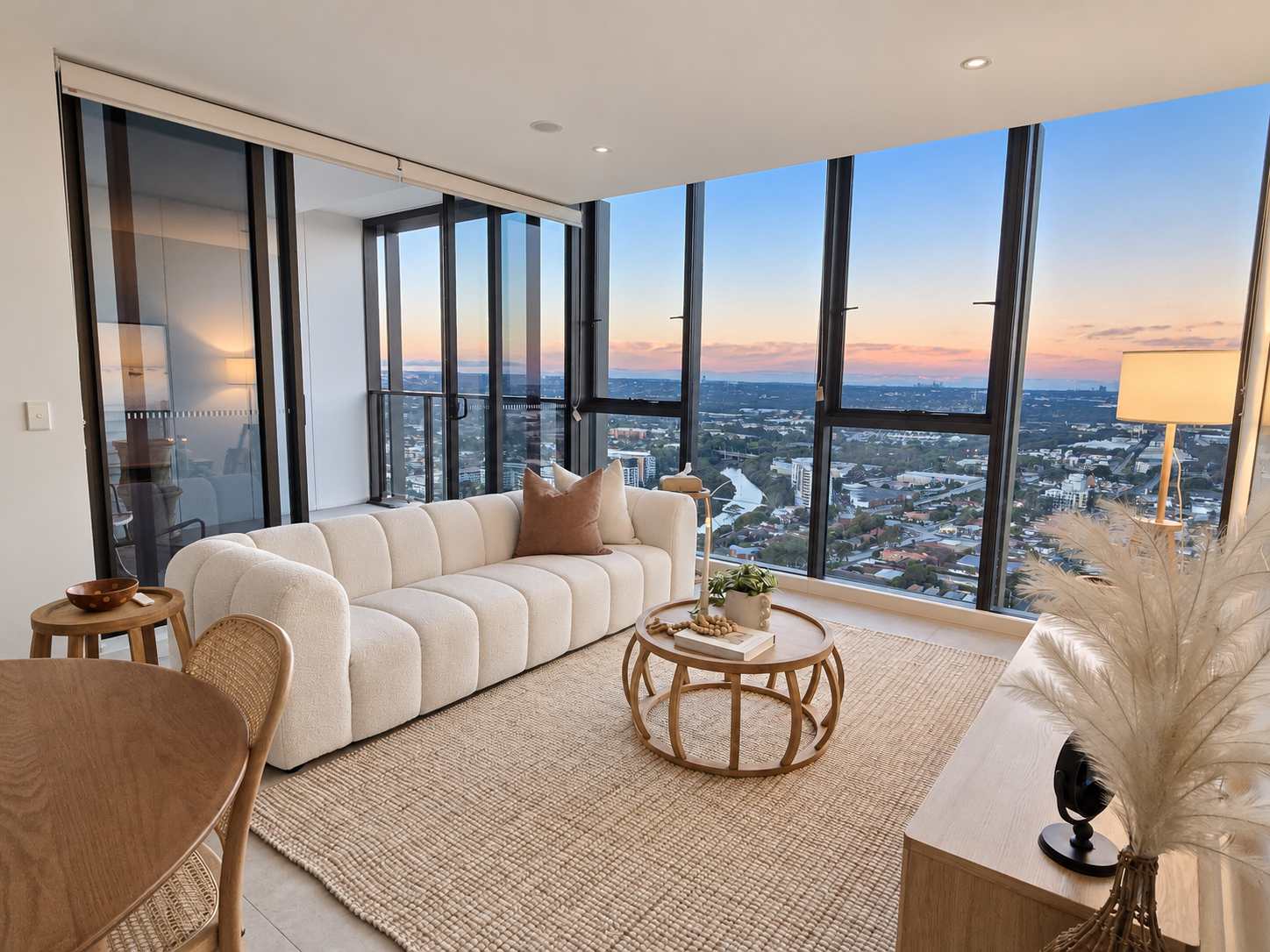 Top-Floor City View Apt | Pool & River Views