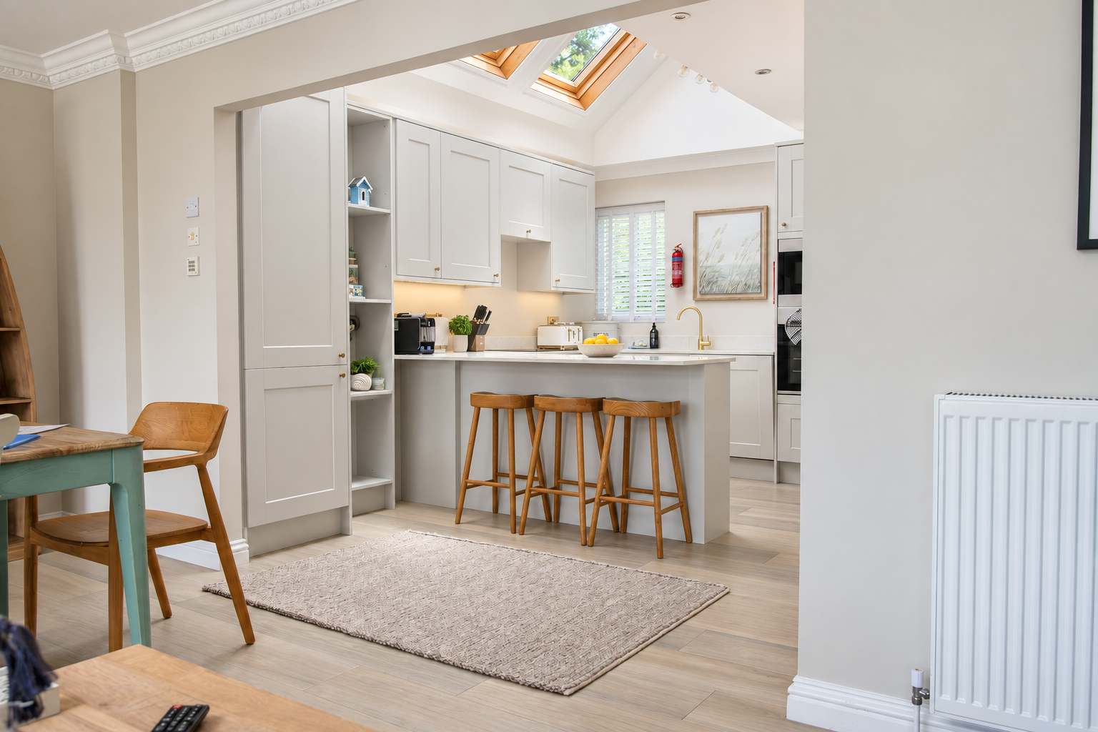 High Tides Elegant 5-Bed Villa & Hot Tub Sandbanks in 48A Banks Road BH13 7QF - Property image 4 - VivreStays