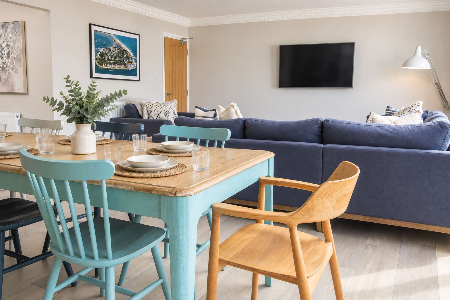 High Tides Elegant 5-Bed Villa & Hot Tub Sandbanks in 48A Banks Road BH13 7QF - Property image 8 - VivreStays