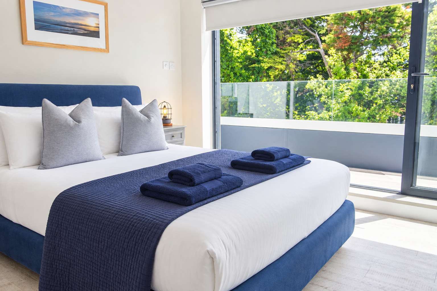 High Tides Elegant 5-Bed Villa & Hot Tub Sandbanks in 48A Banks Road BH13 7QF - Property image 12 - VivreStays