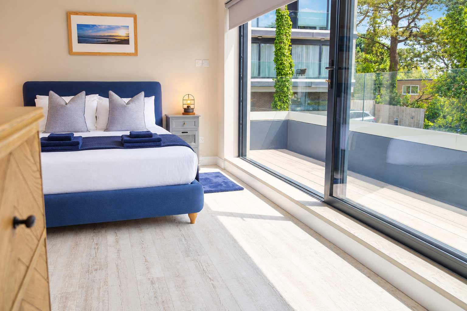 High Tides Elegant 5-Bed Villa & Hot Tub Sandbanks in 48A Banks Road BH13 7QF - Property image 13 - VivreStays