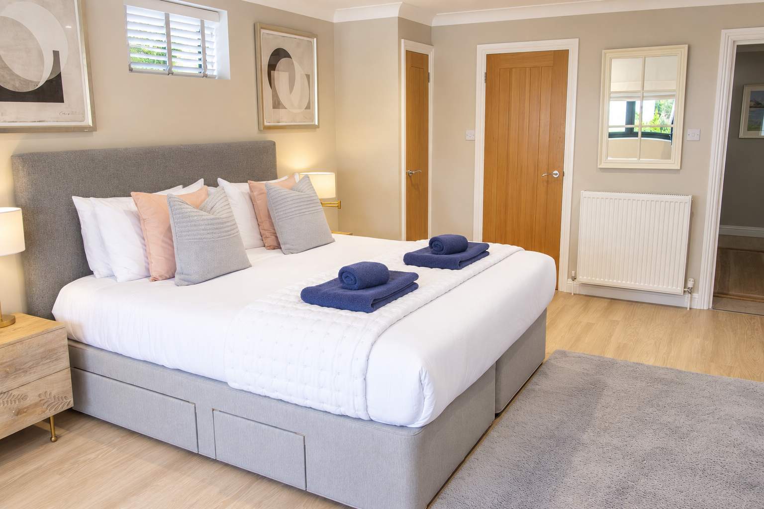High Tides Elegant 5-Bed Villa & Hot Tub Sandbanks in 48A Banks Road BH13 7QF - Property image 17 - VivreStays