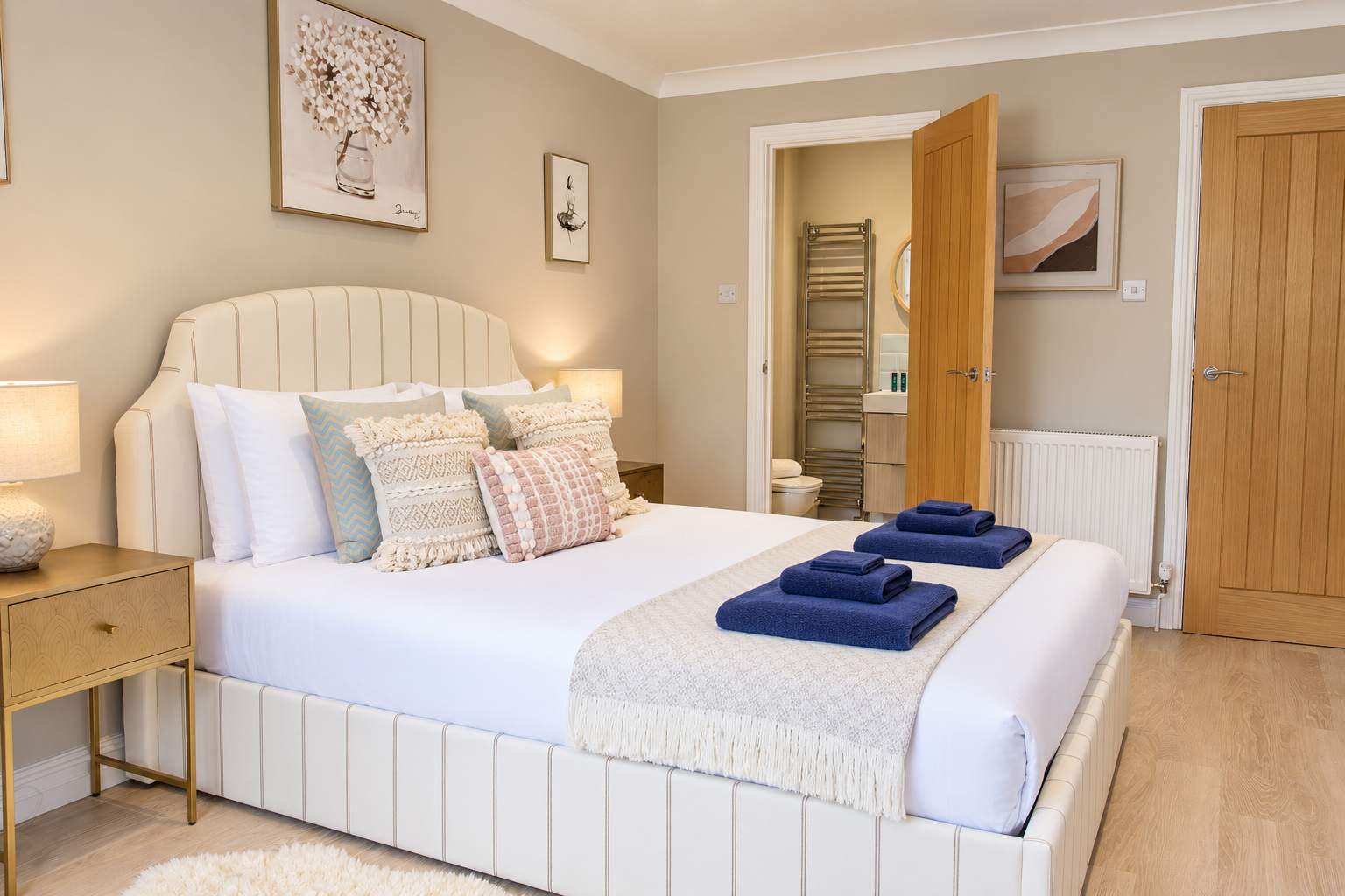 High Tides Elegant 5-Bed Villa & Hot Tub Sandbanks in 48A Banks Road BH13 7QF - Property image 19 - VivreStays